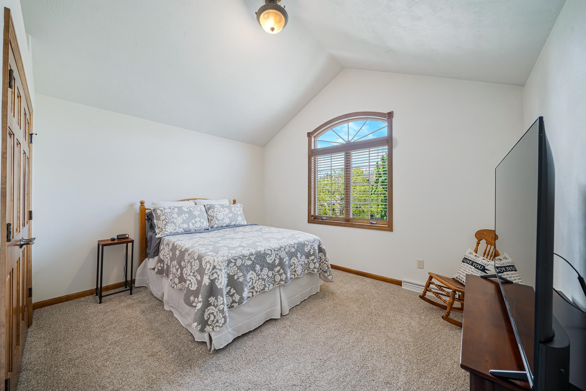 309 E STRATFORD Lane