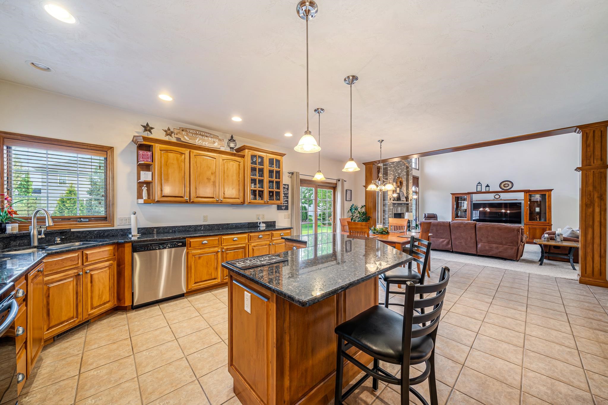 309 E STRATFORD Lane