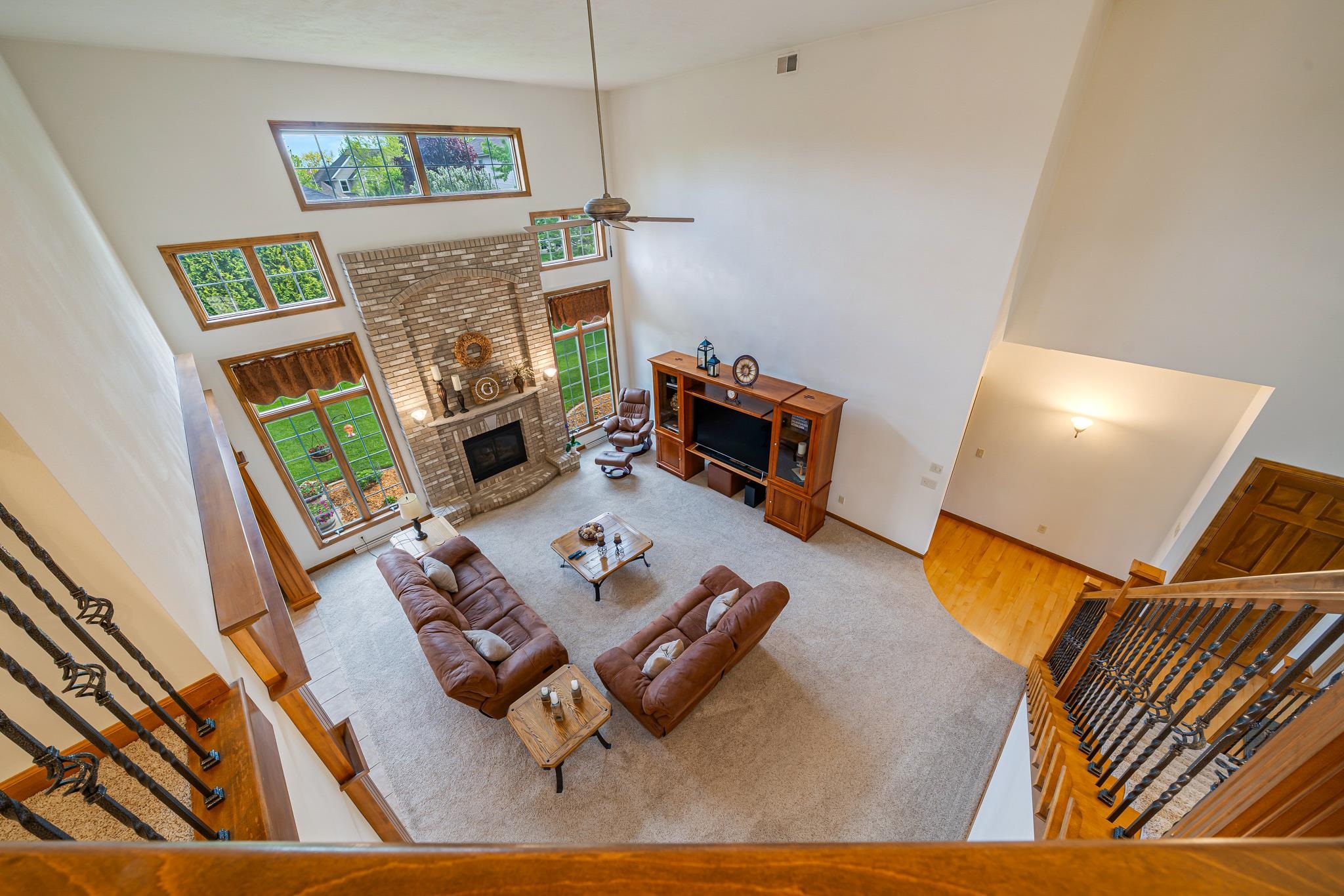 309 E STRATFORD Lane