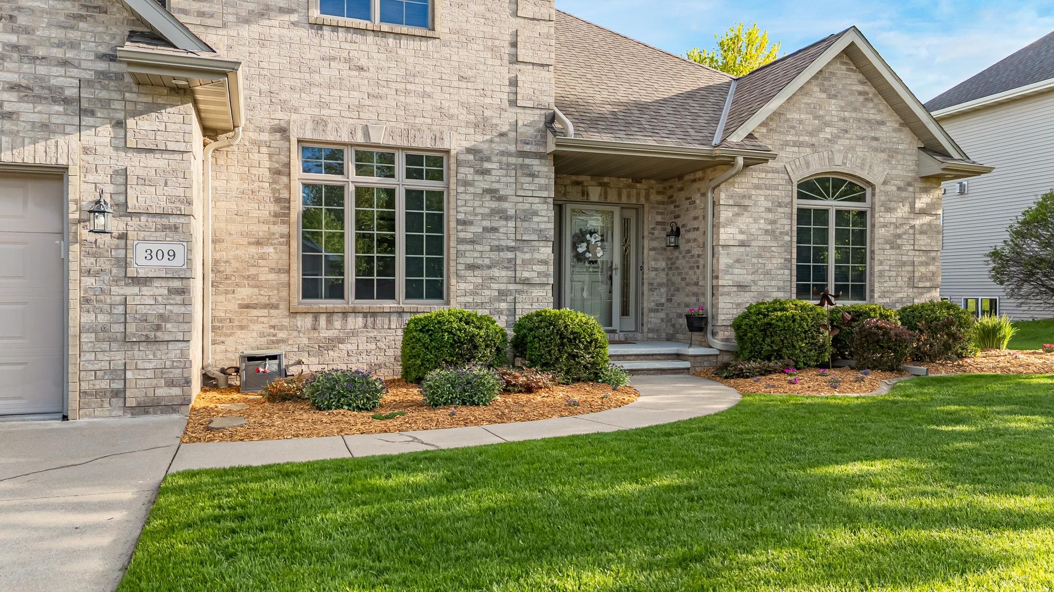 309 E STRATFORD Lane