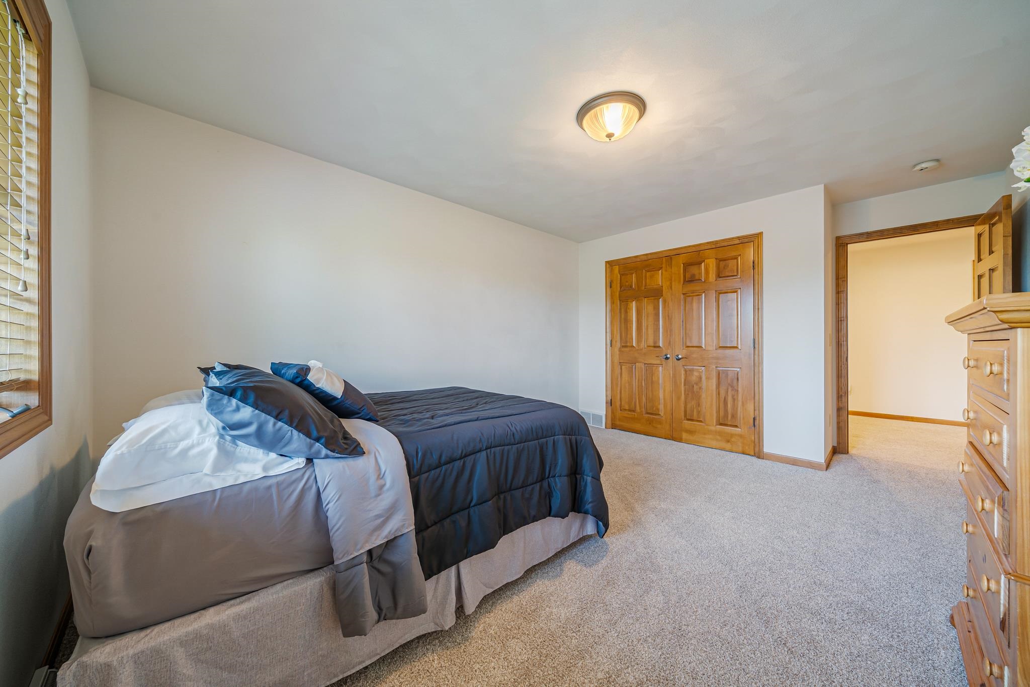 309 E STRATFORD Lane
