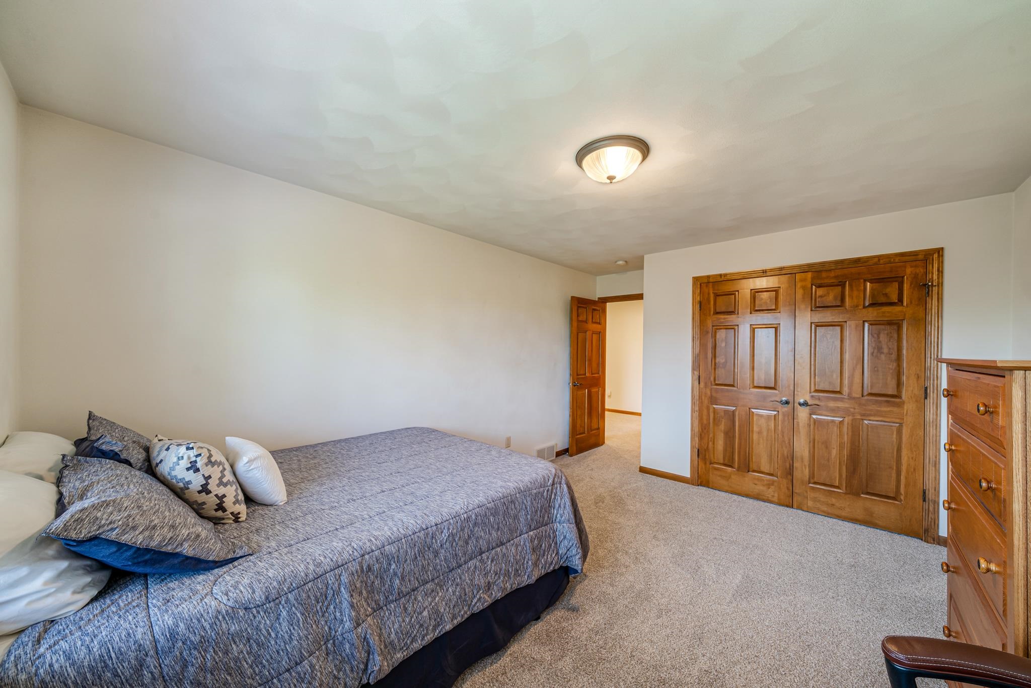 309 E STRATFORD Lane