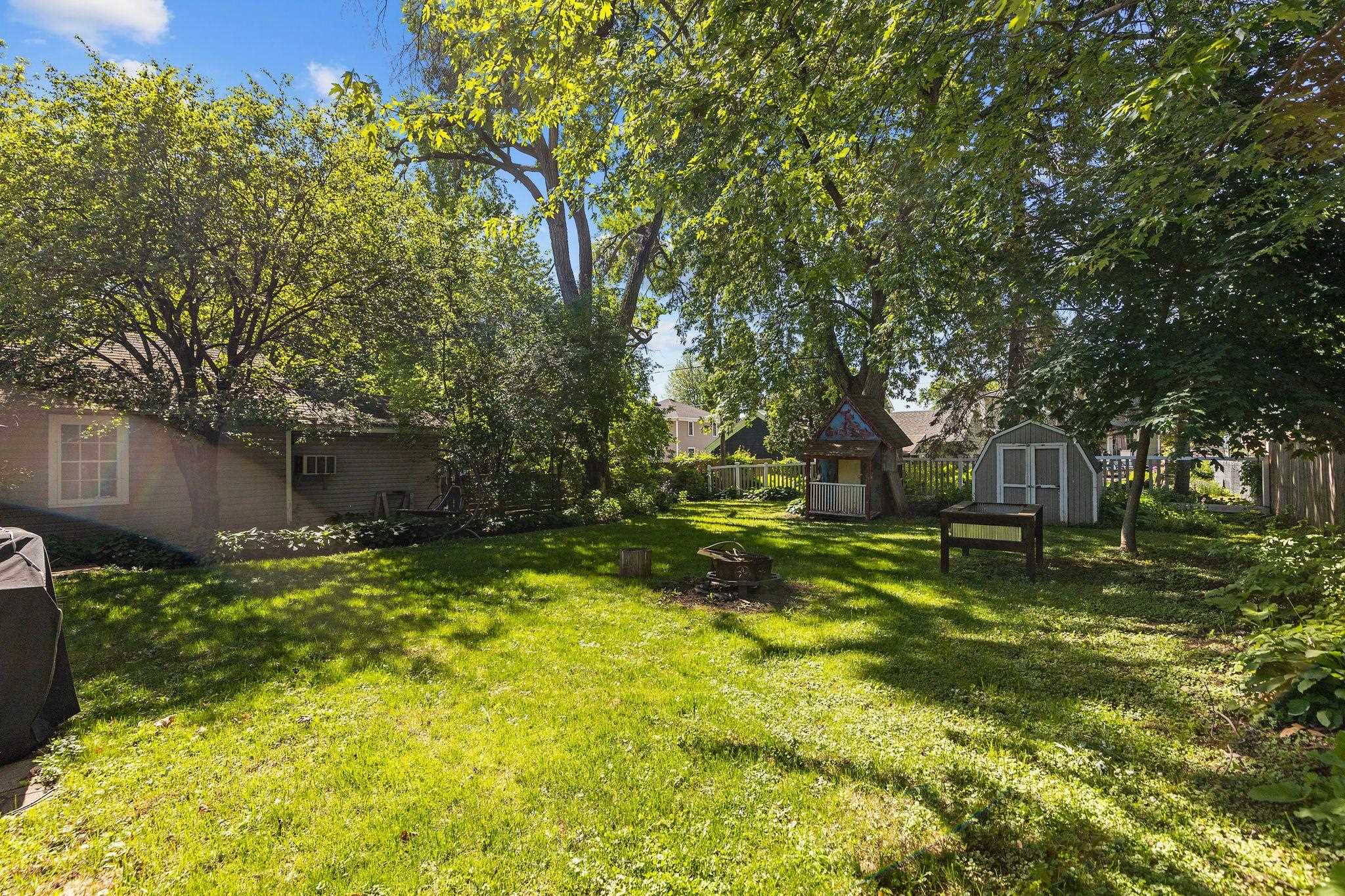 707 E BREWSTER Street