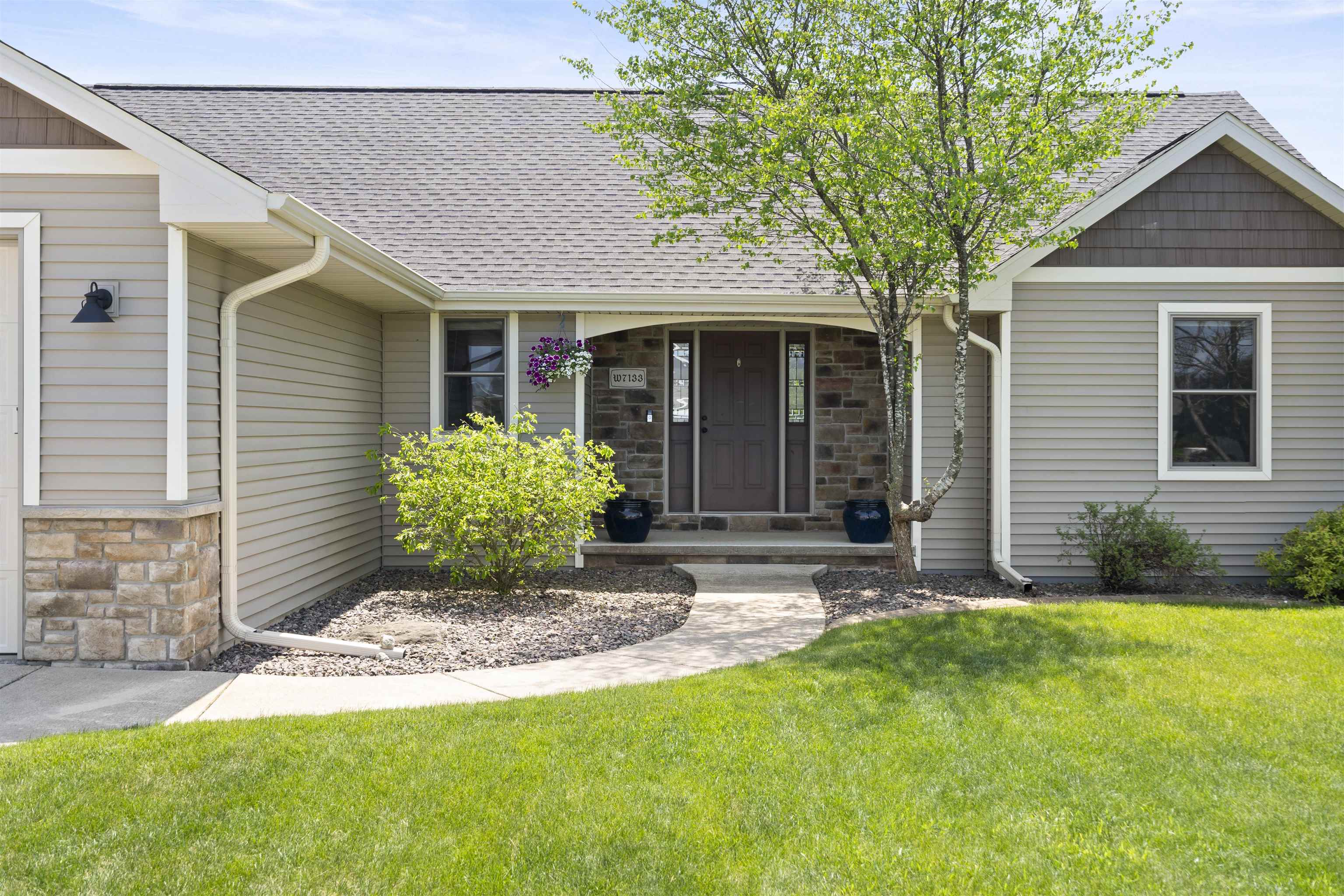 W7133 ENGLEWOOD Drive