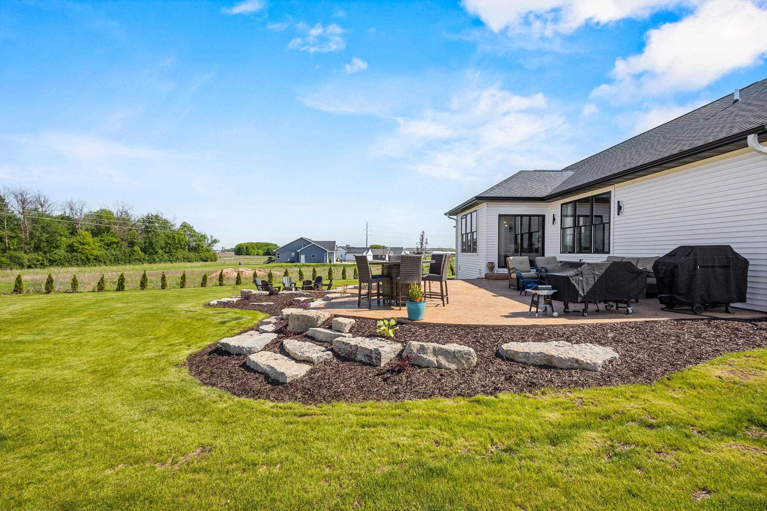 5752 N SEQUOIA Drive