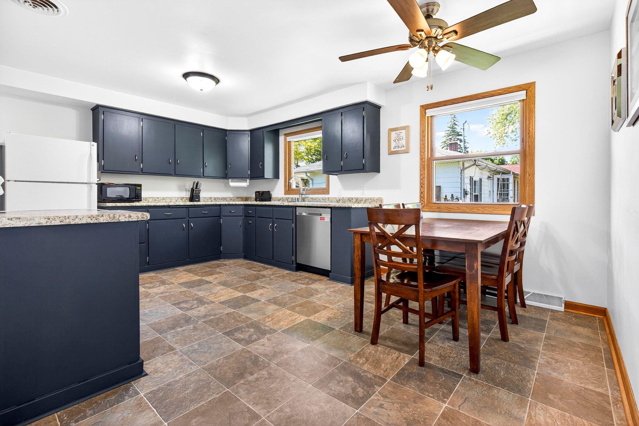 415 E 16TH Street