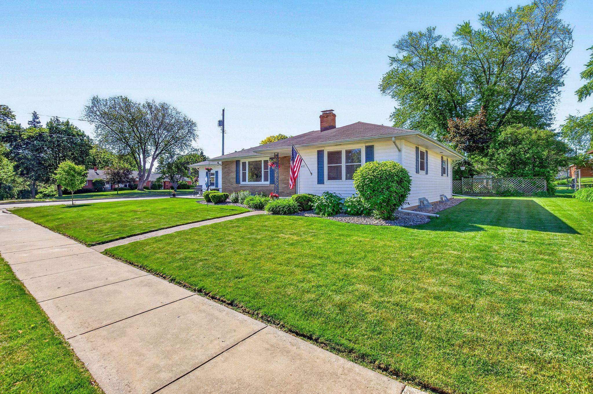 415 E 16TH Street