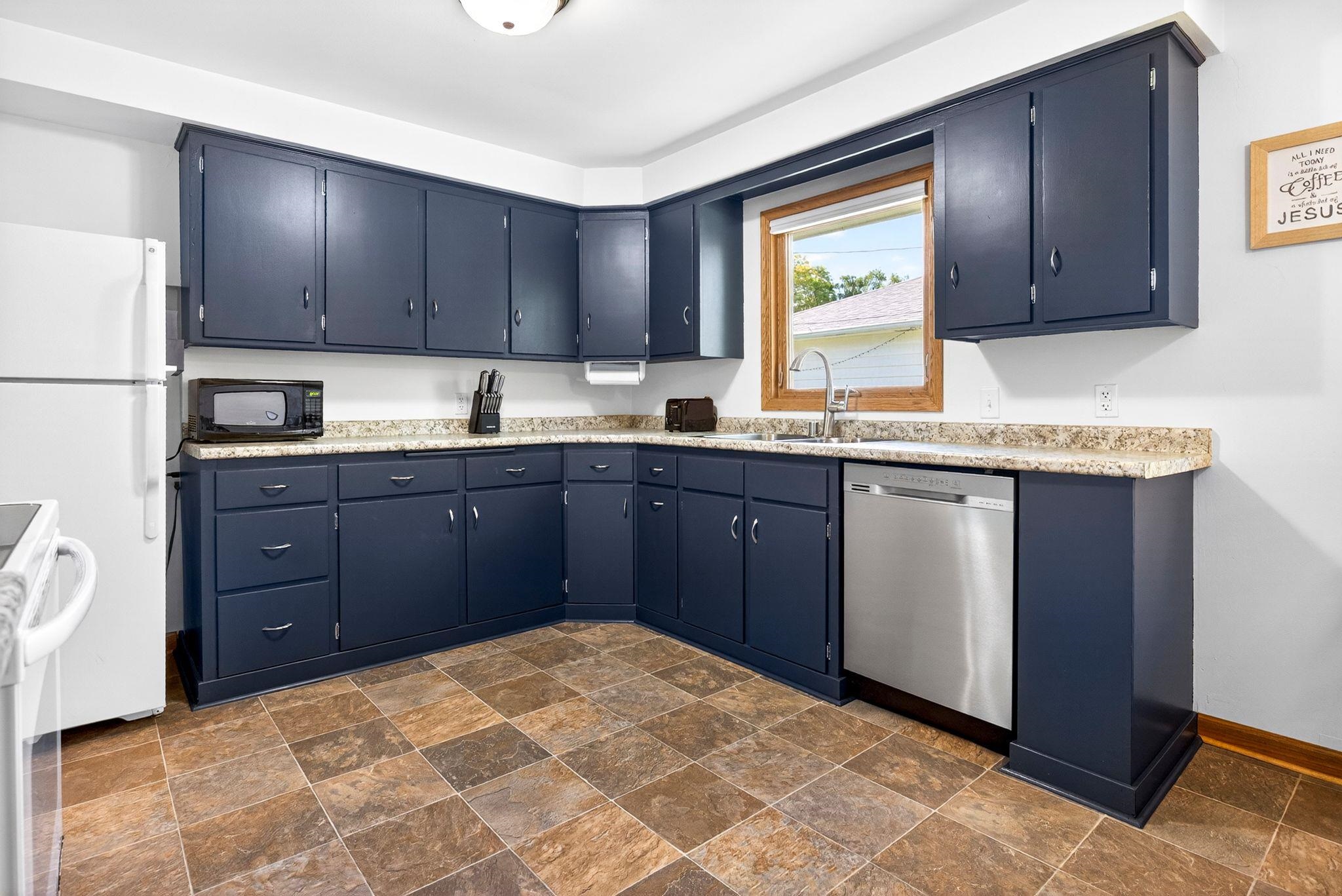 415 E 16TH Street