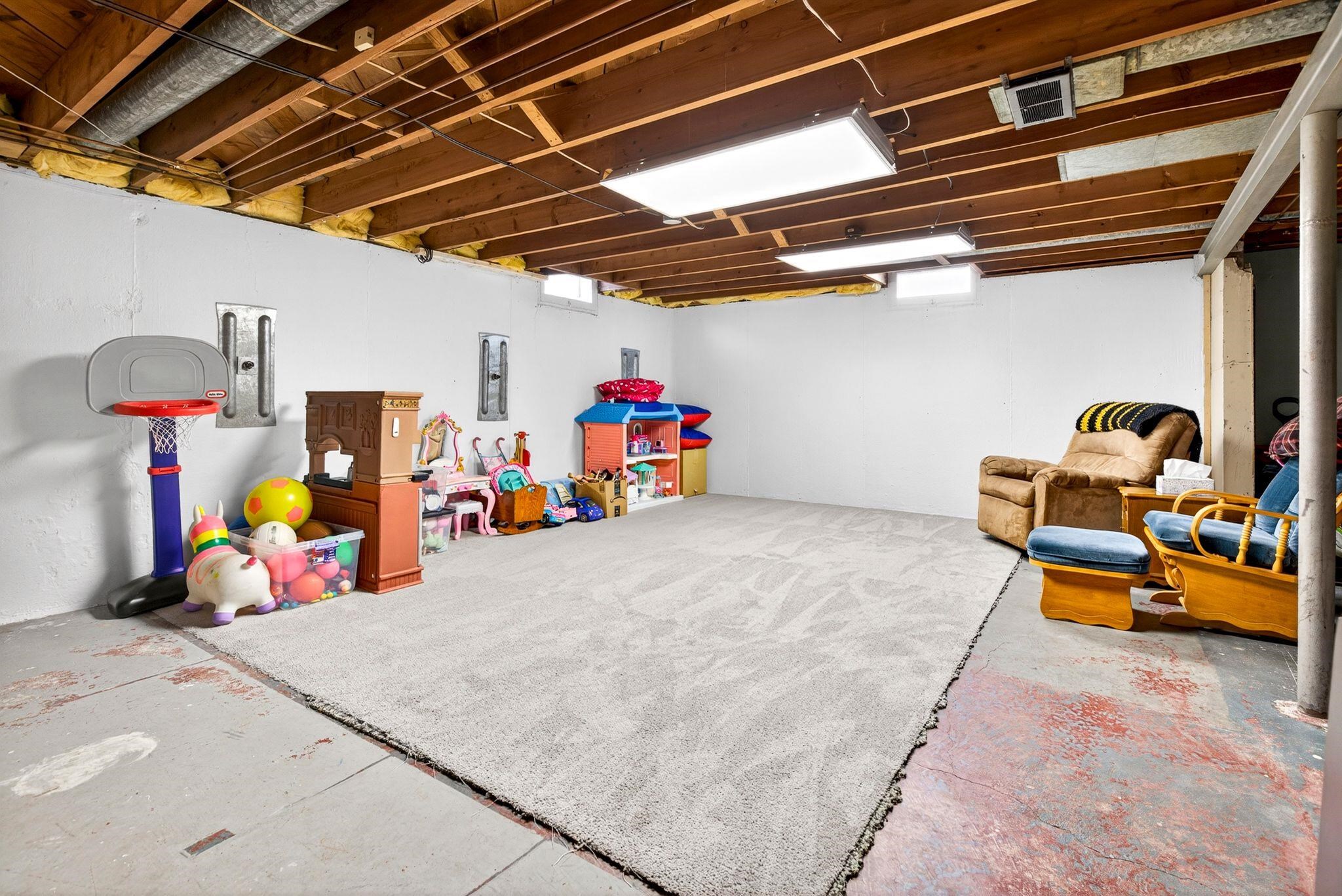 415 E 16TH Street