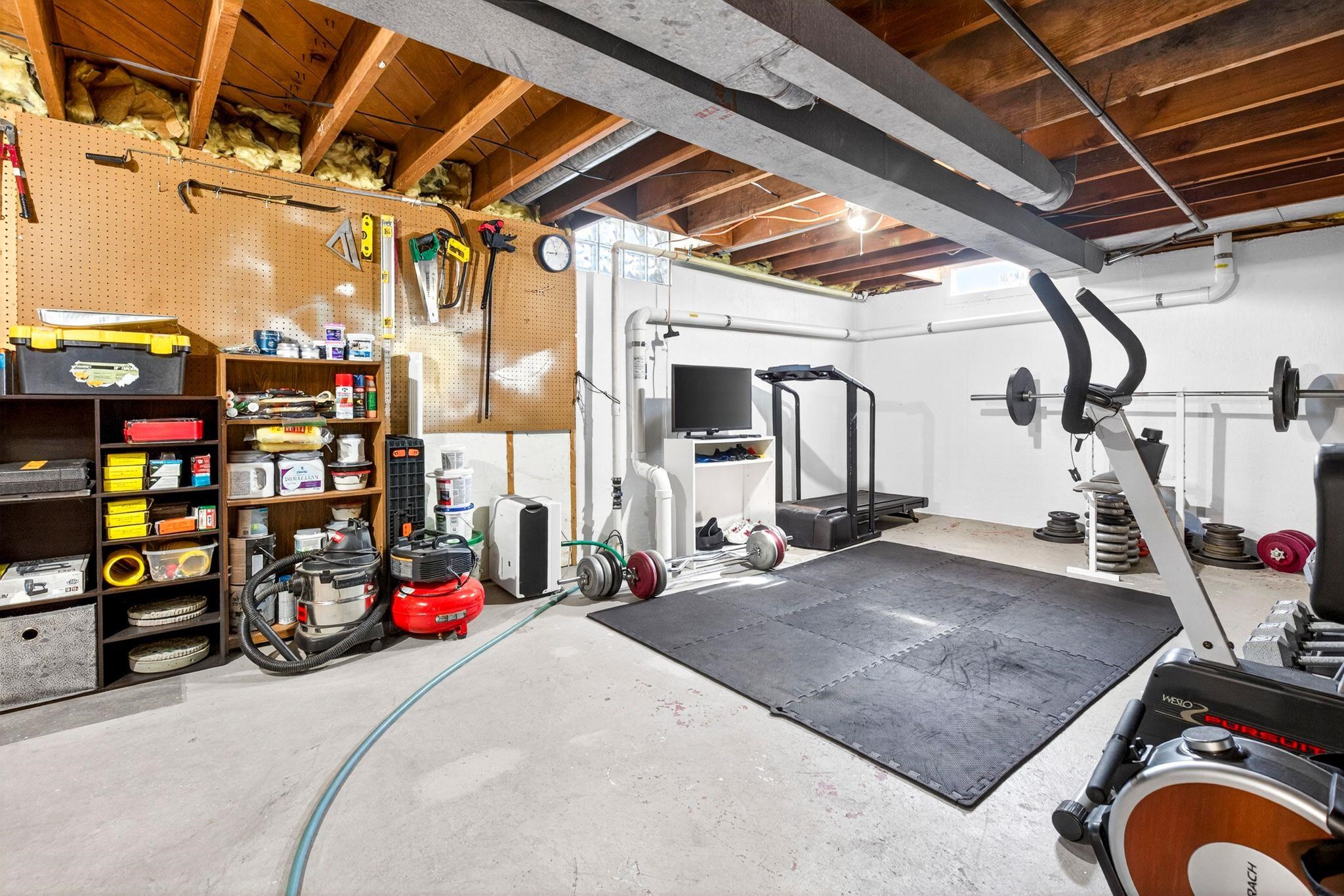 415 E 16TH Street