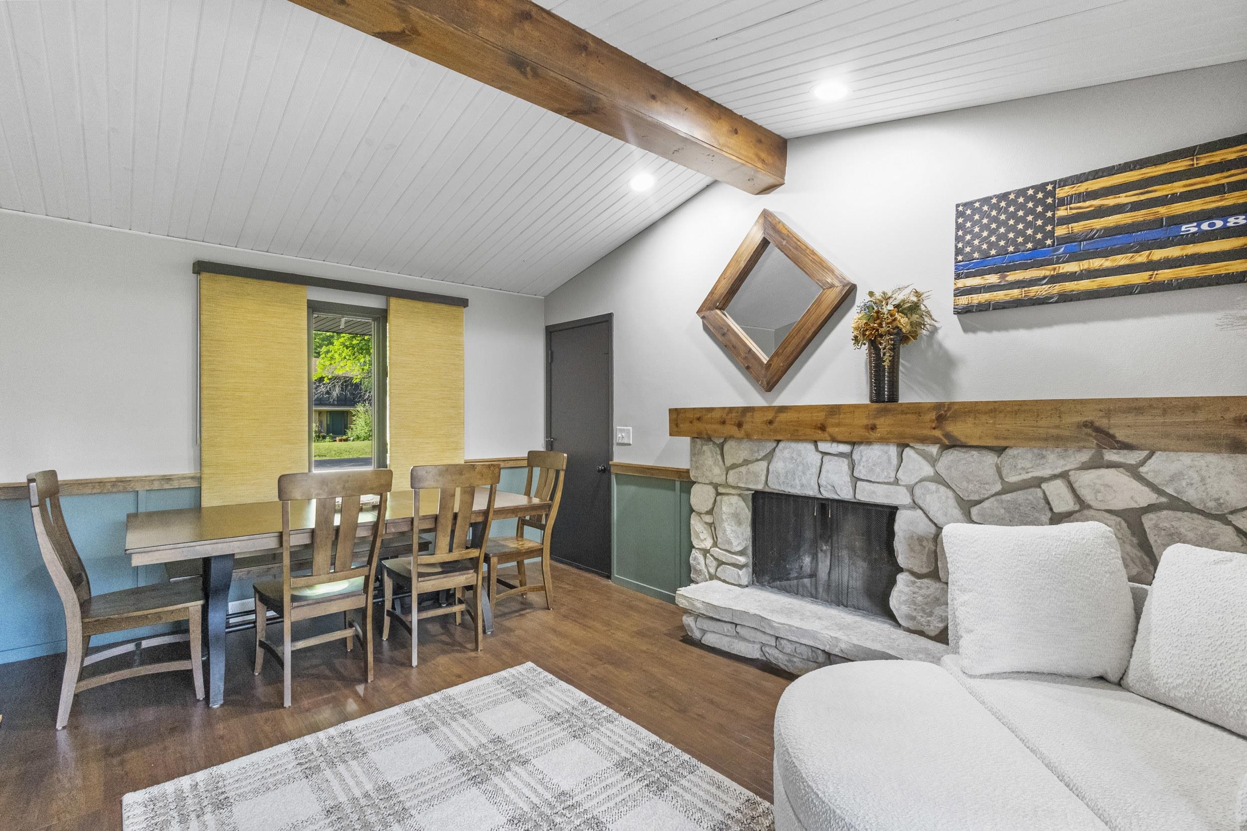 1731 OAKRIDGE Court