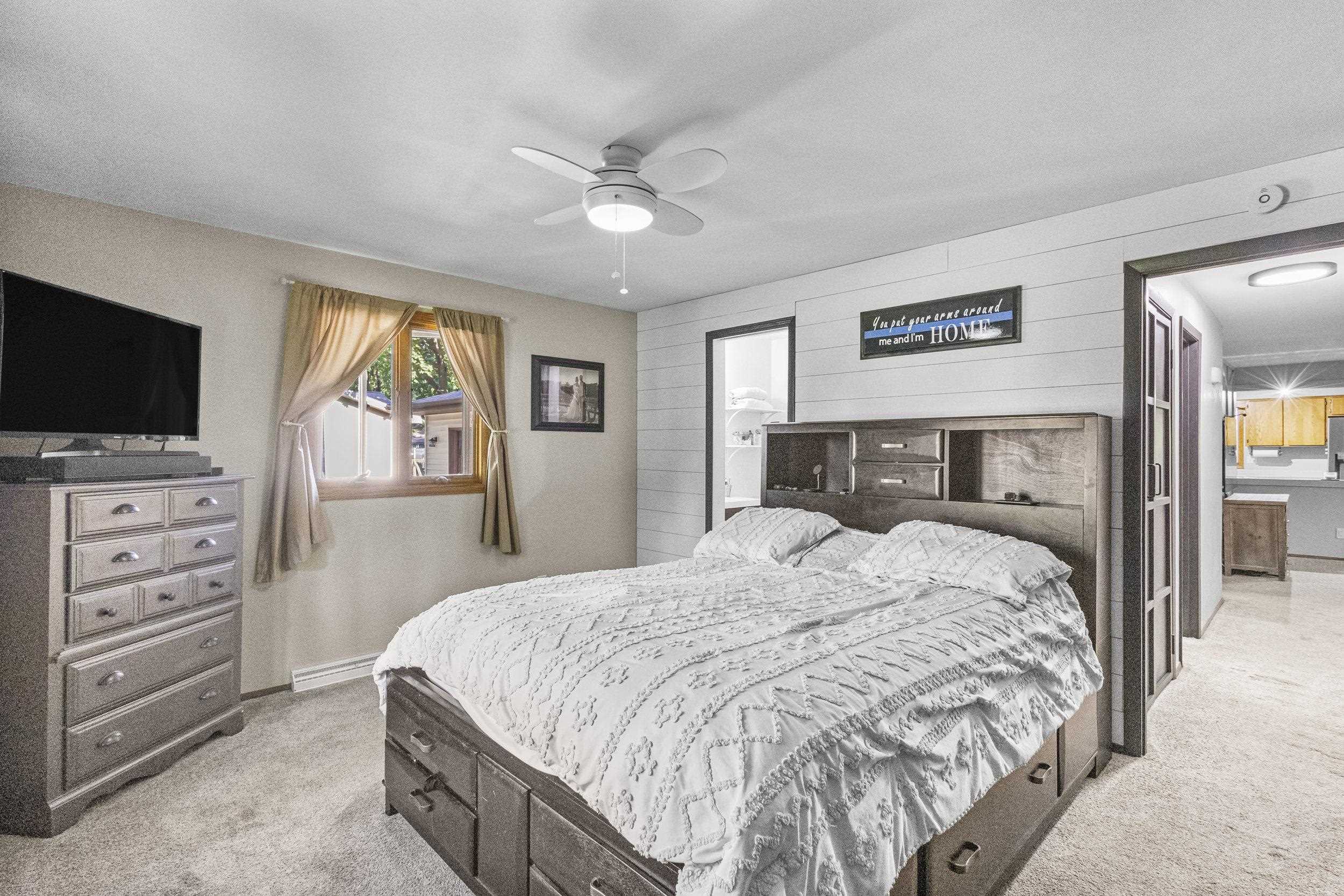 1731 OAKRIDGE Court