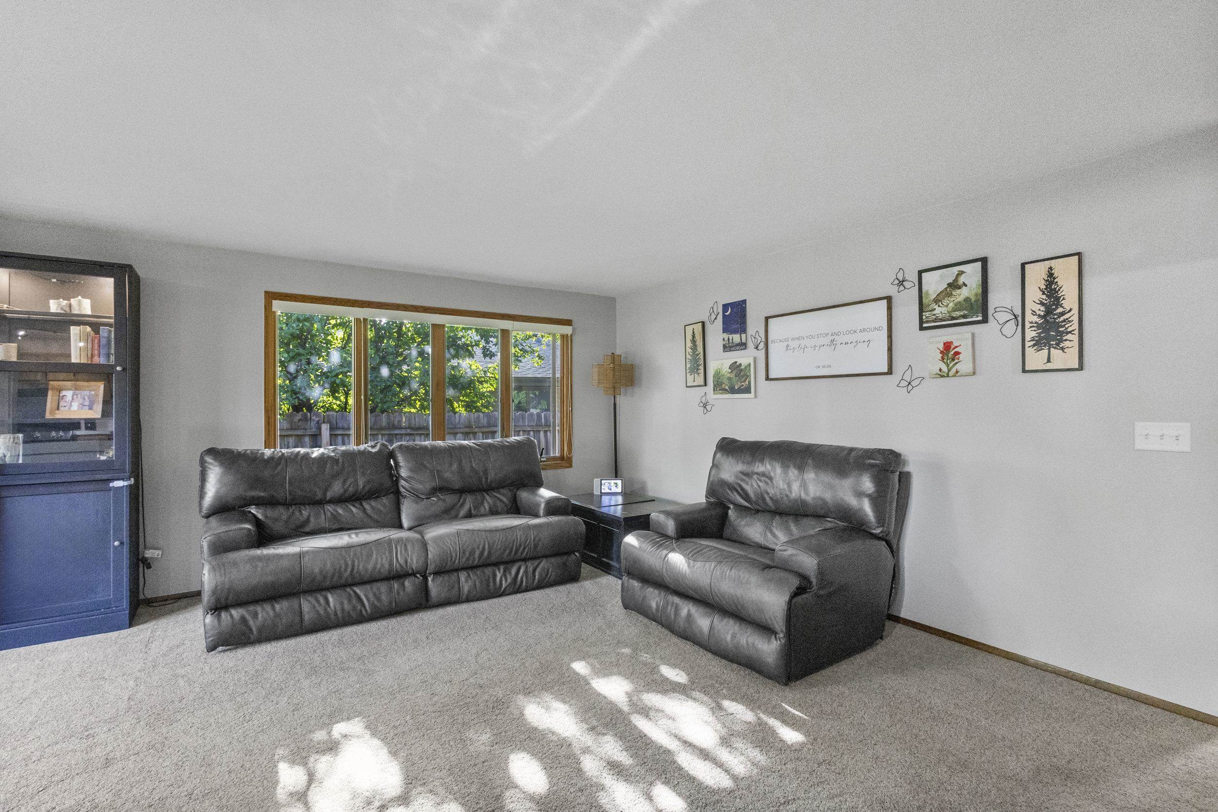 1731 OAKRIDGE Court