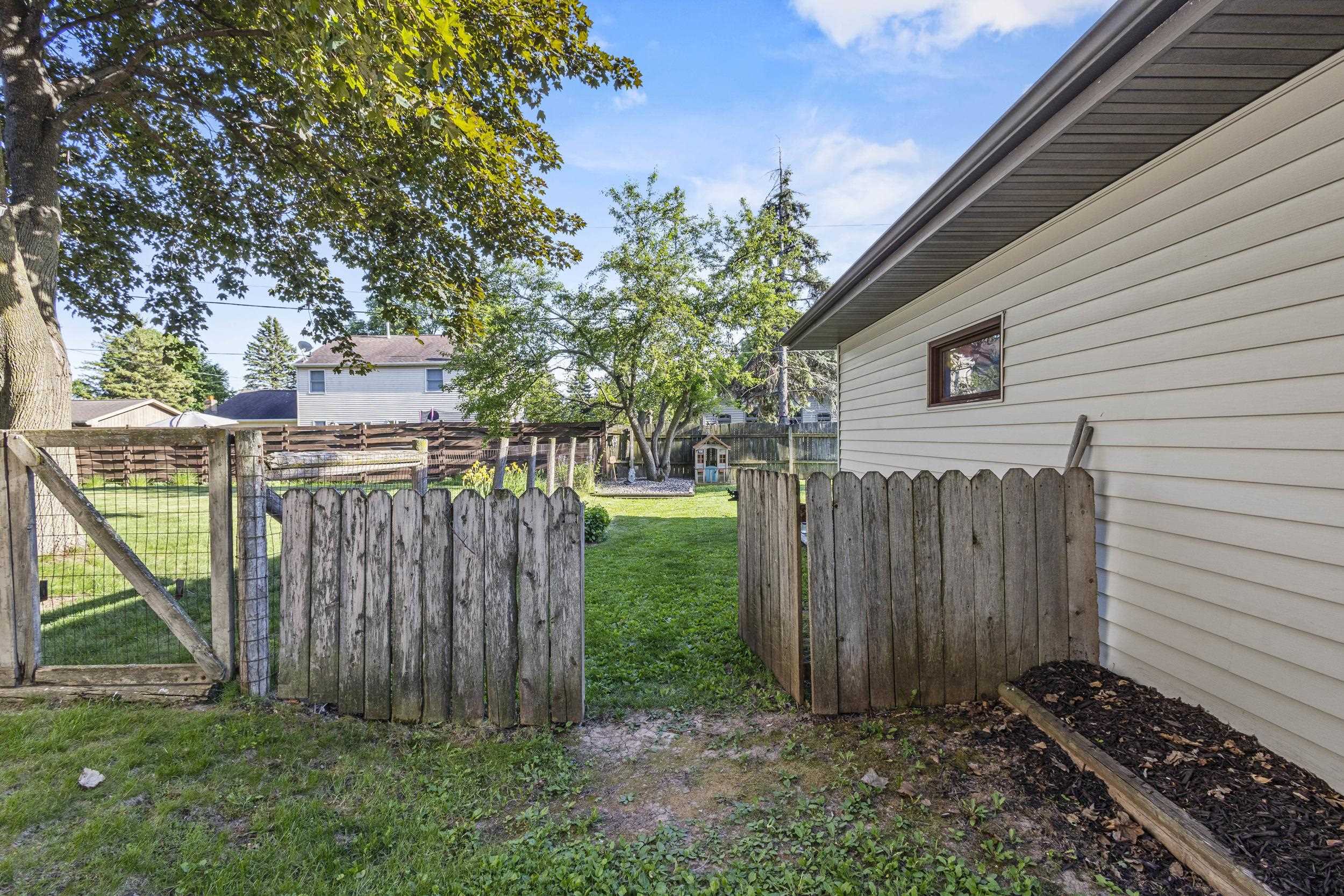 1731 OAKRIDGE Court