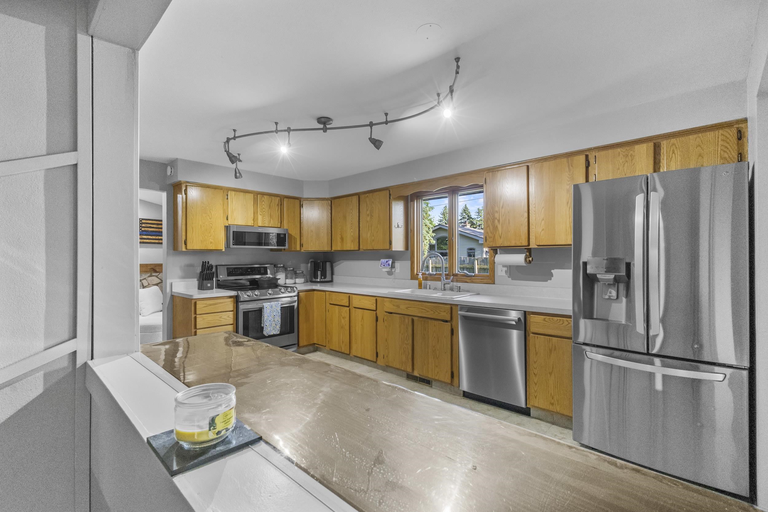 1731 OAKRIDGE Court