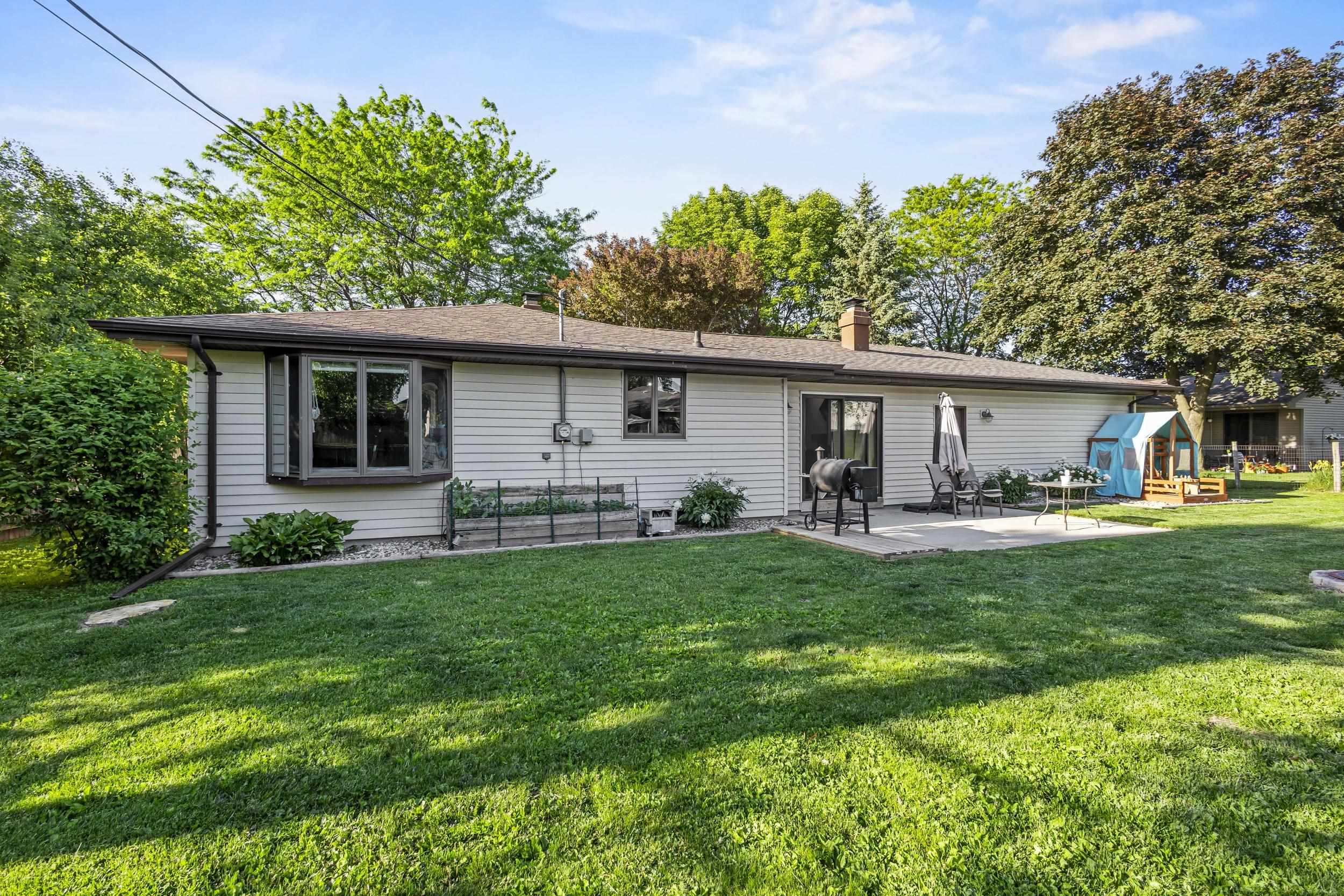 1731 OAKRIDGE Court