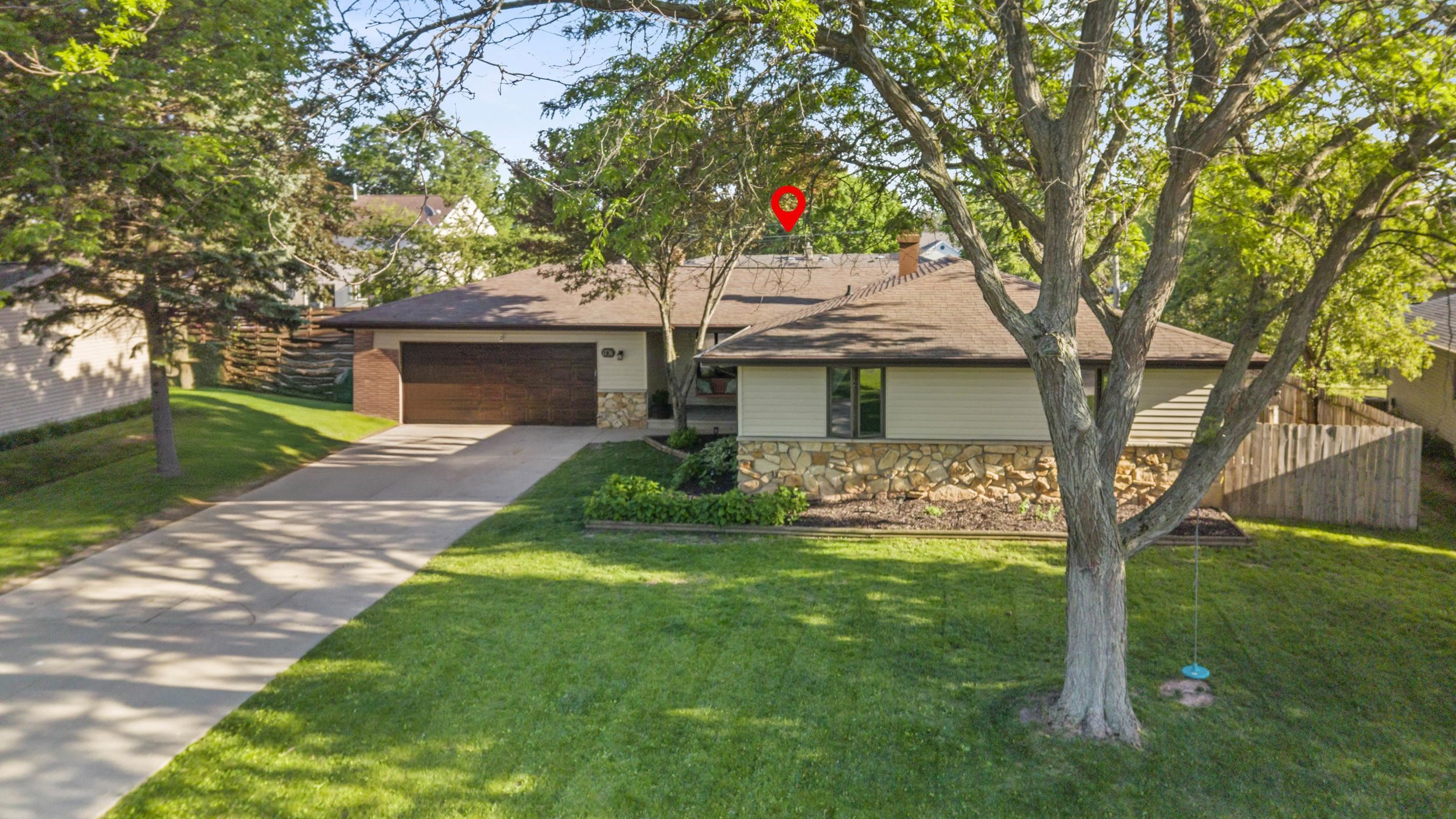 1731 OAKRIDGE Court