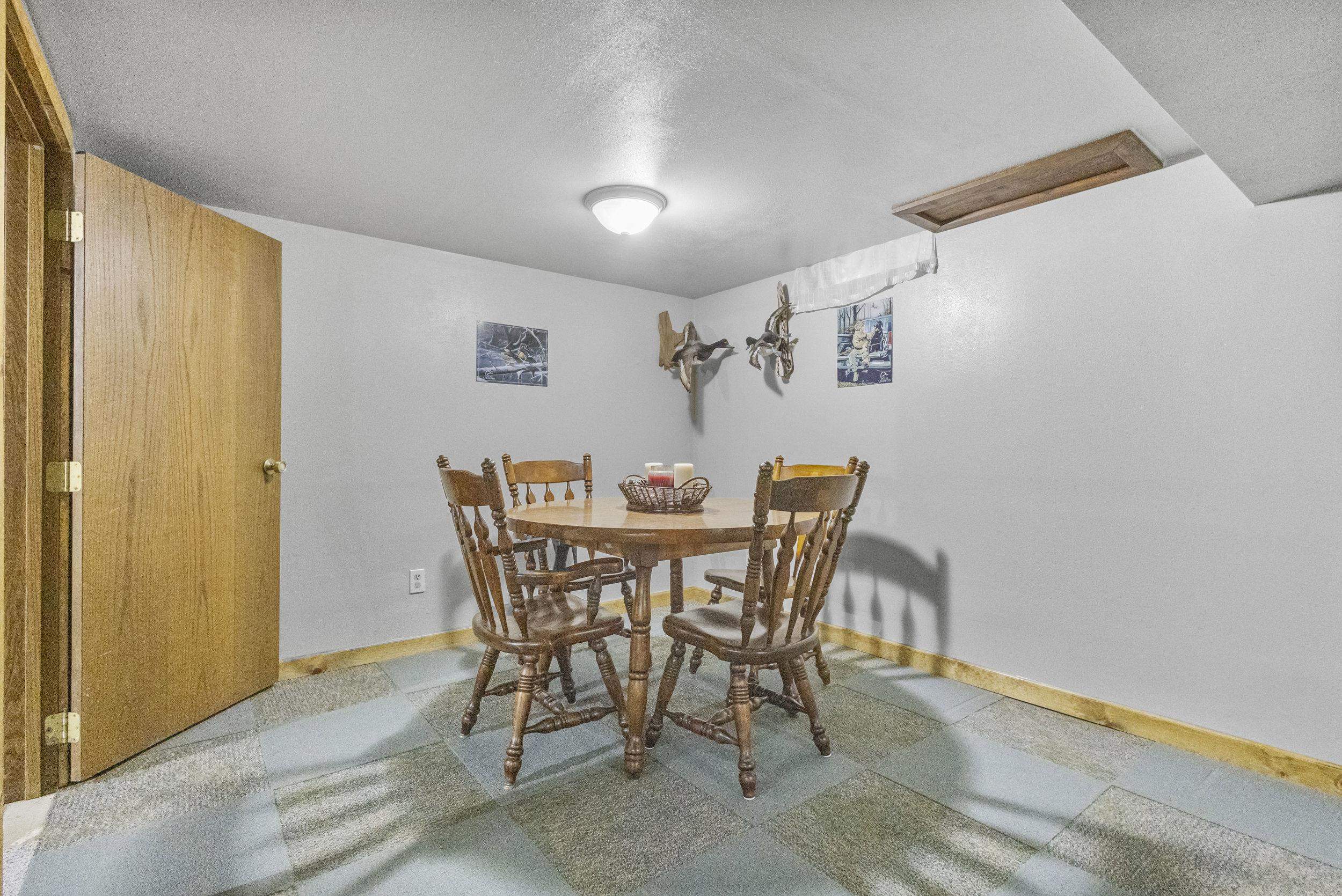 1731 OAKRIDGE Court