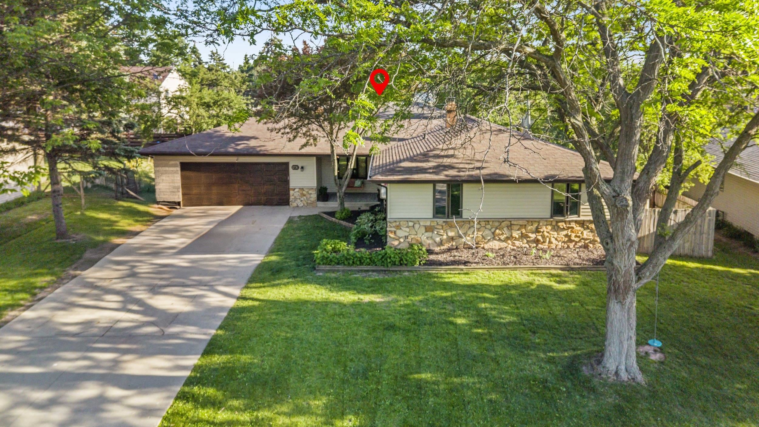1731 OAKRIDGE Court