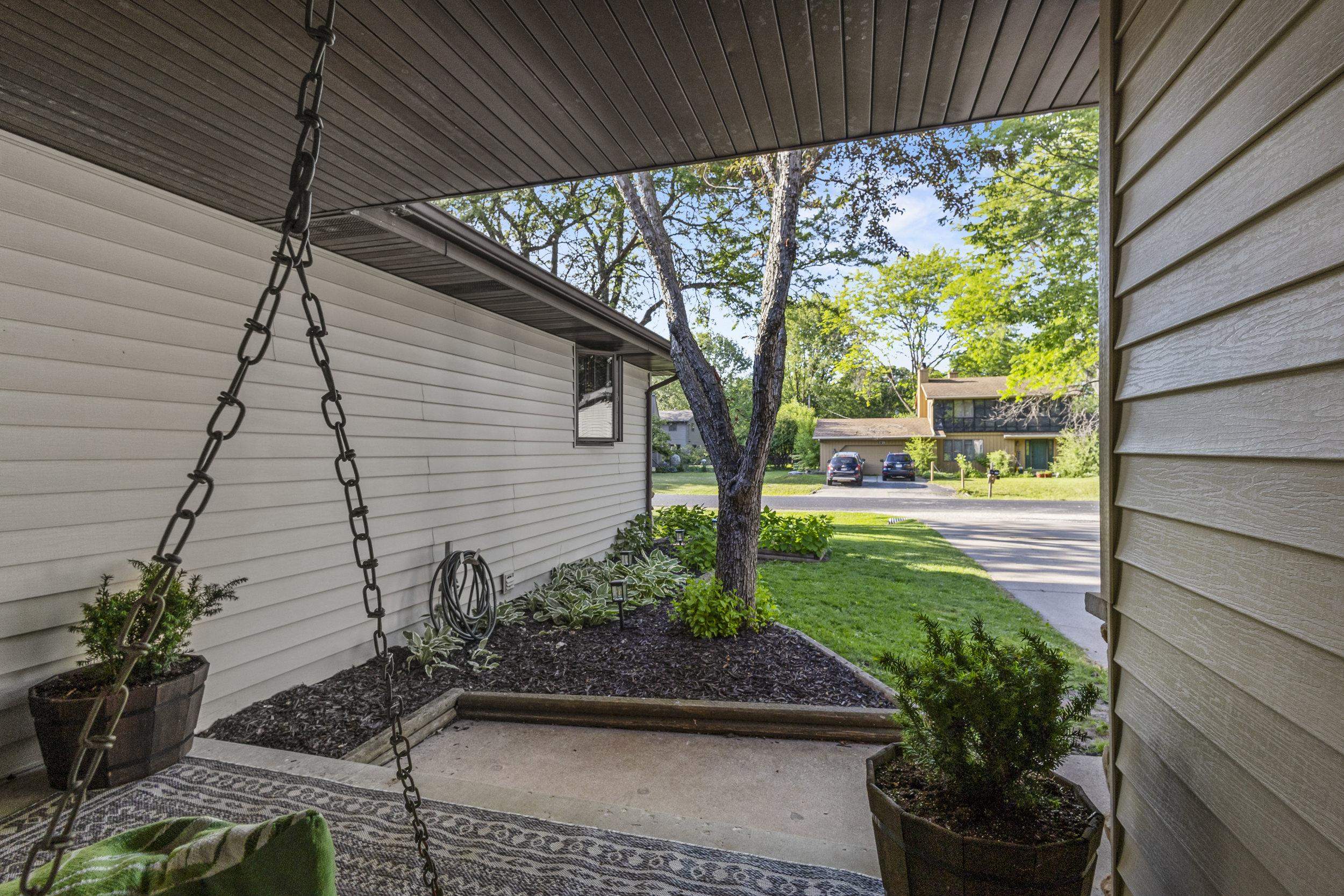 1731 OAKRIDGE Court
