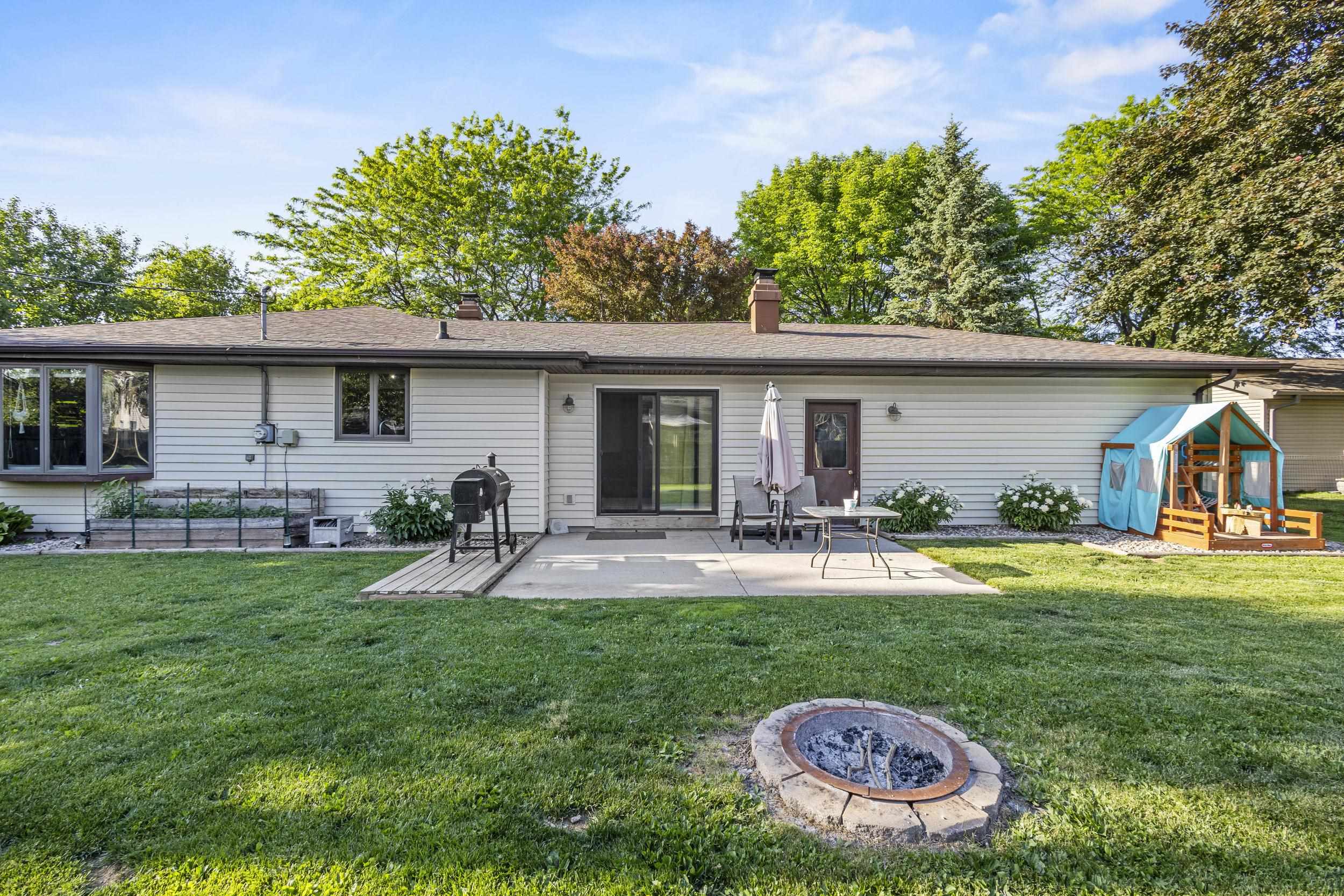 1731 OAKRIDGE Court