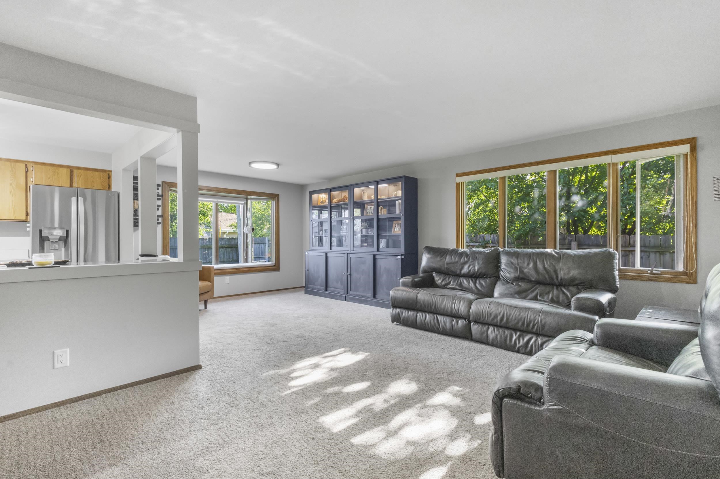 1731 OAKRIDGE Court