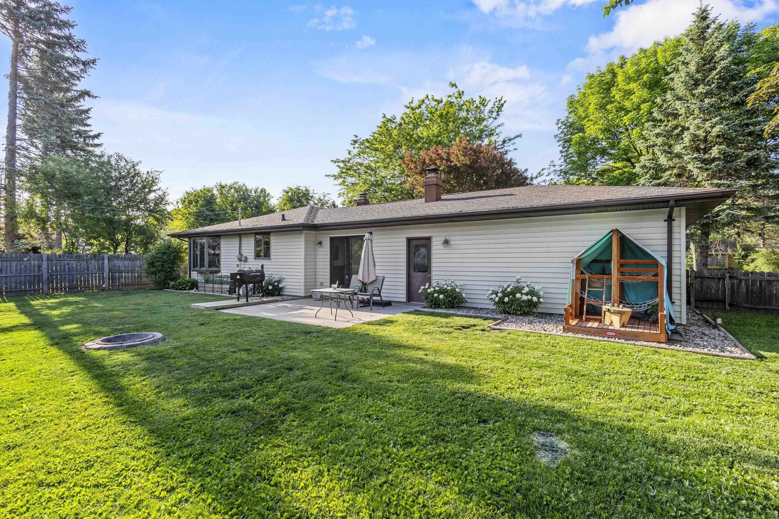 1731 OAKRIDGE Court