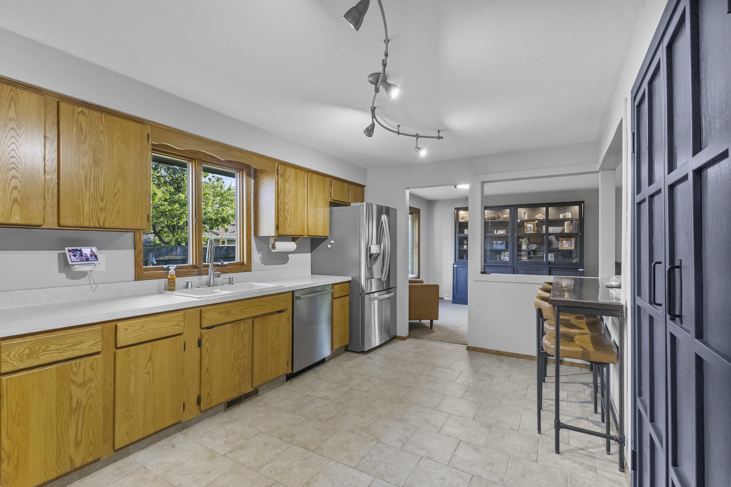 1731 OAKRIDGE Court