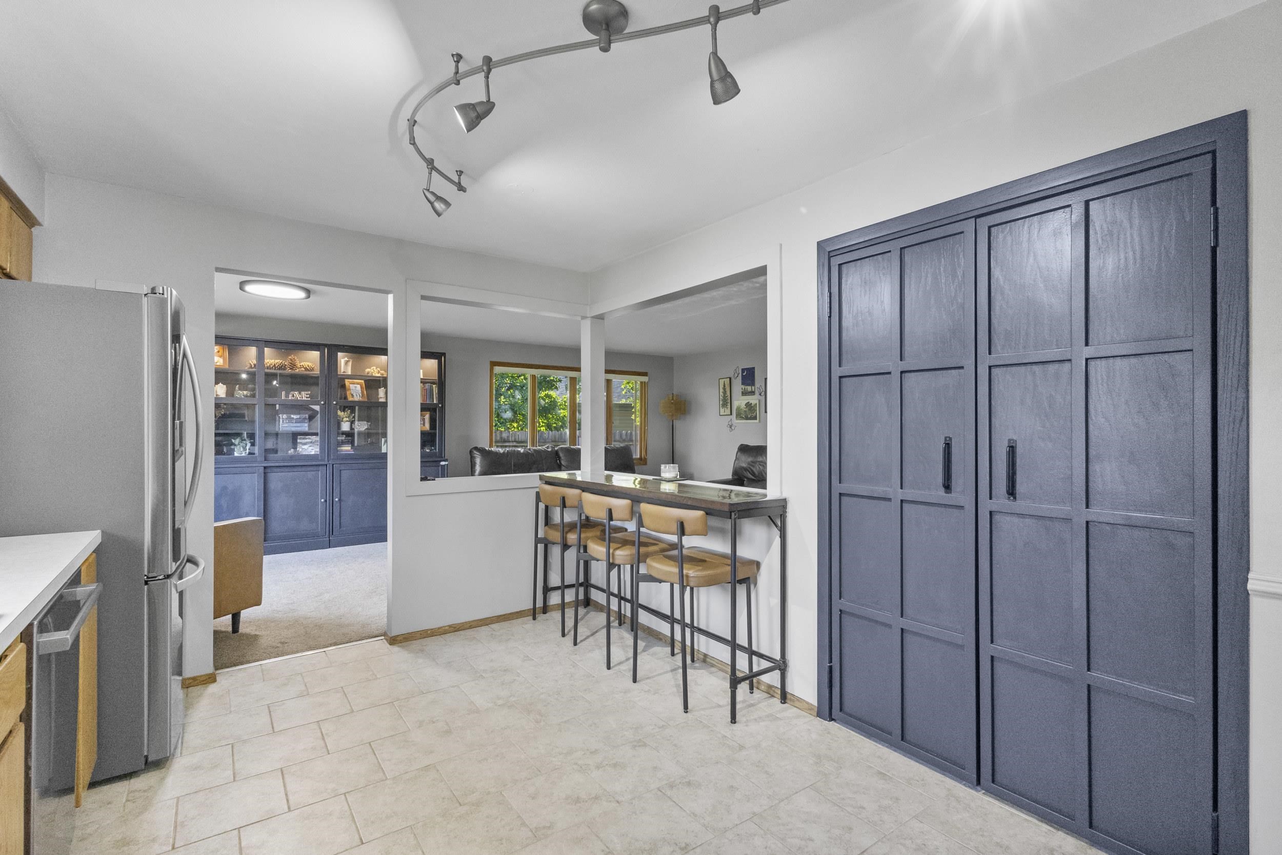 1731 OAKRIDGE Court