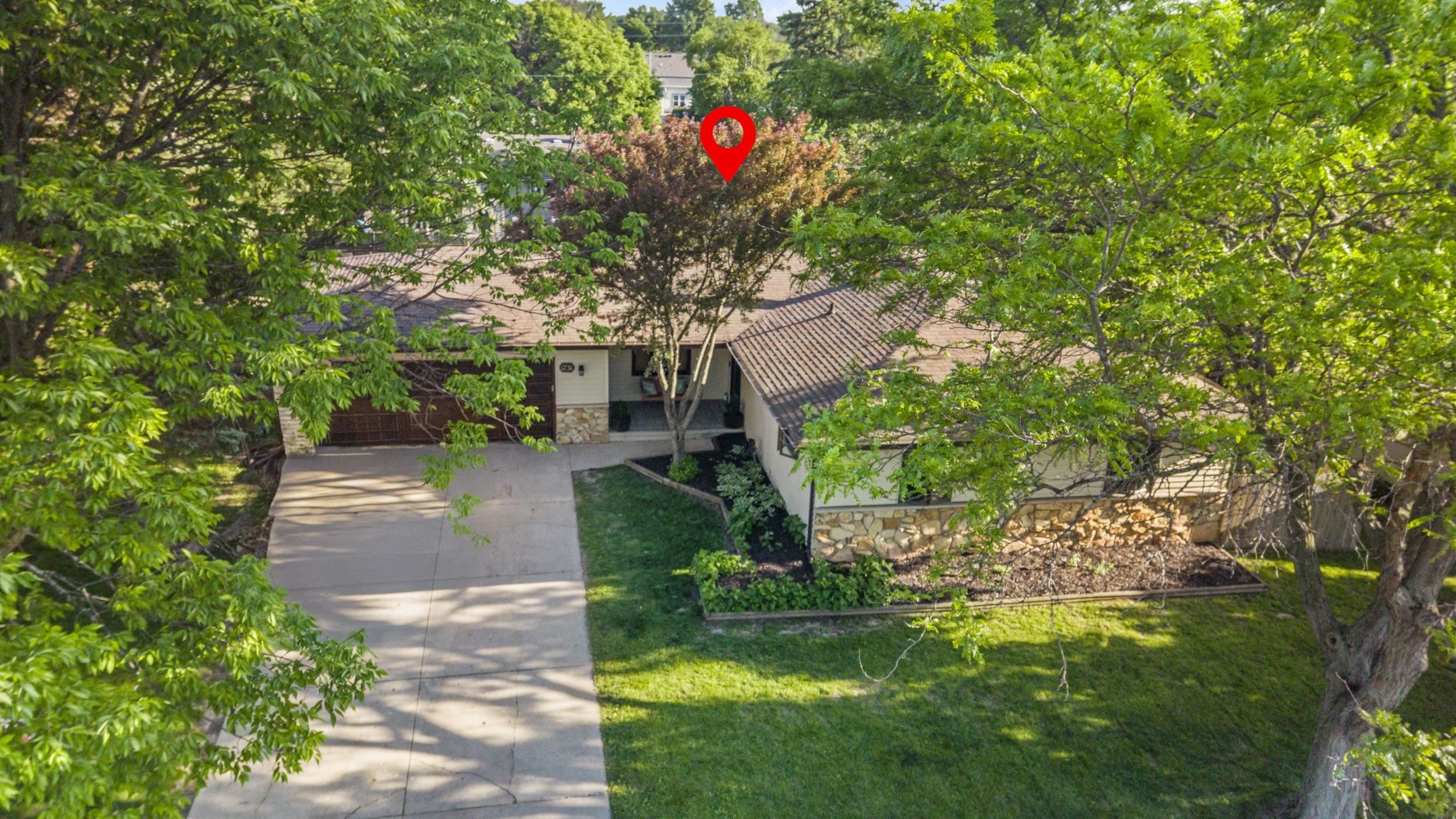 1731 OAKRIDGE Court