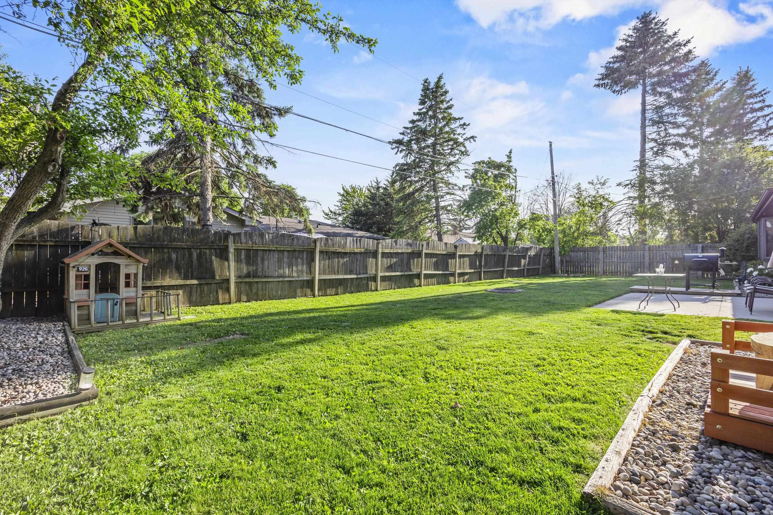 1731 OAKRIDGE Court