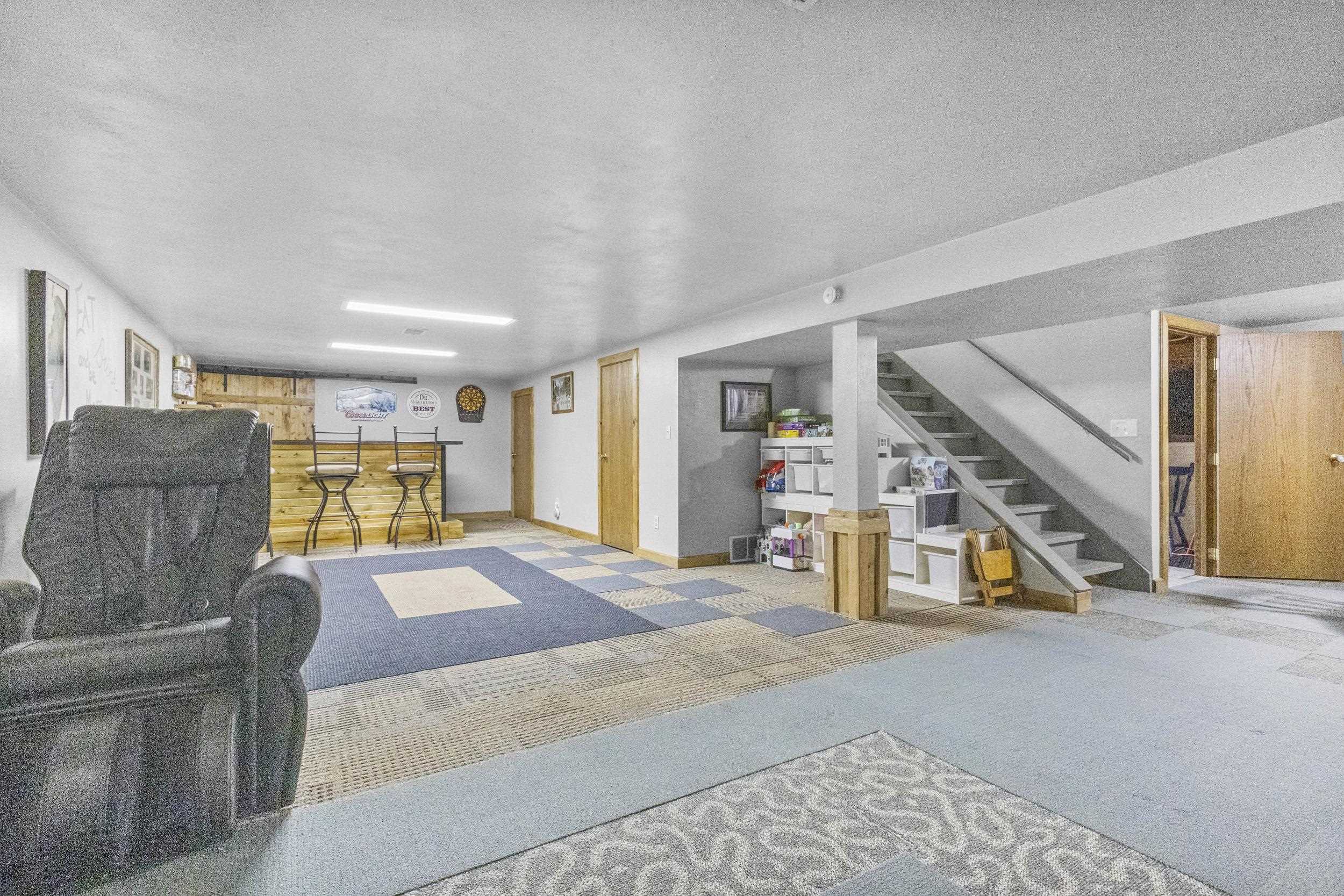 1731 OAKRIDGE Court