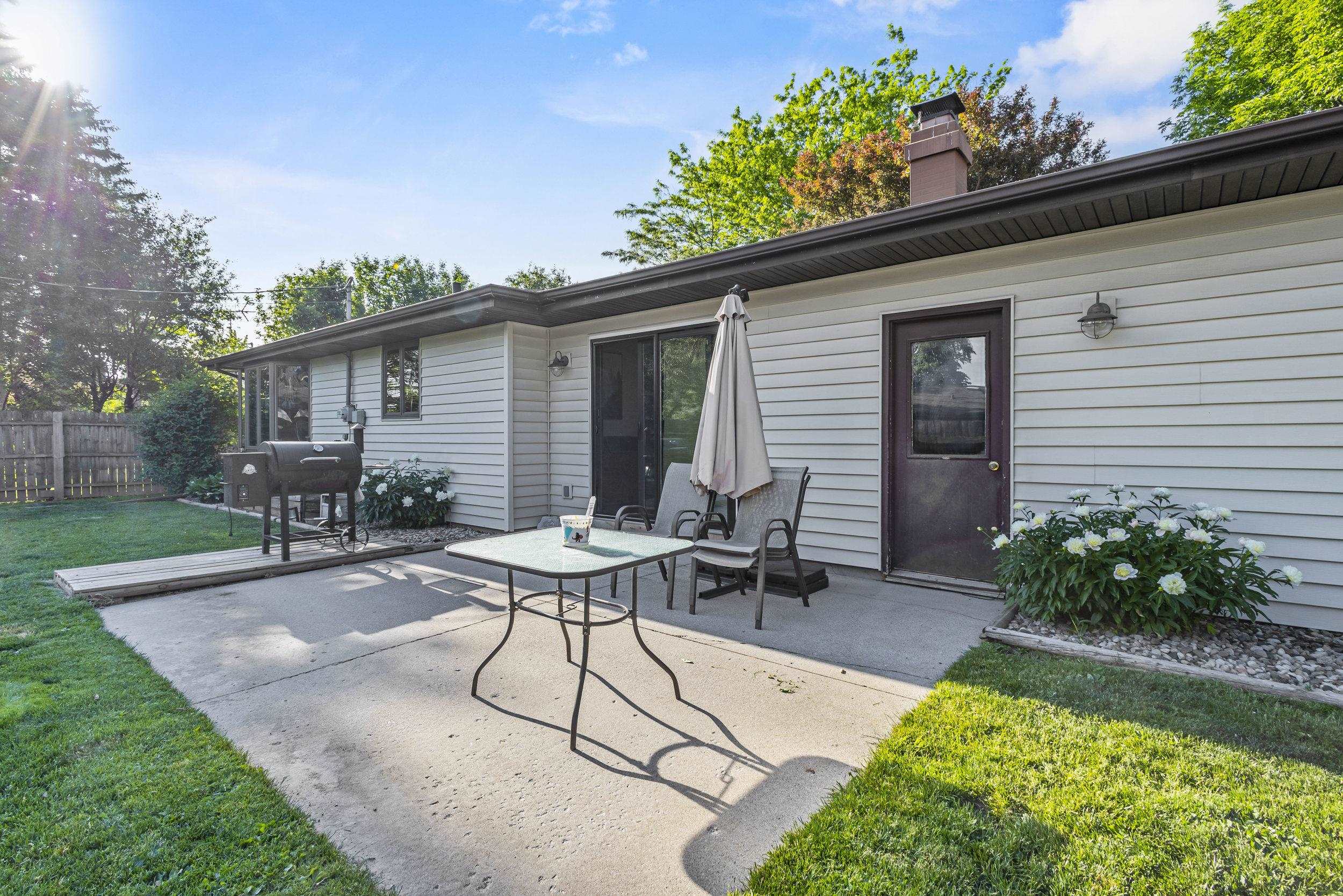 1731 OAKRIDGE Court