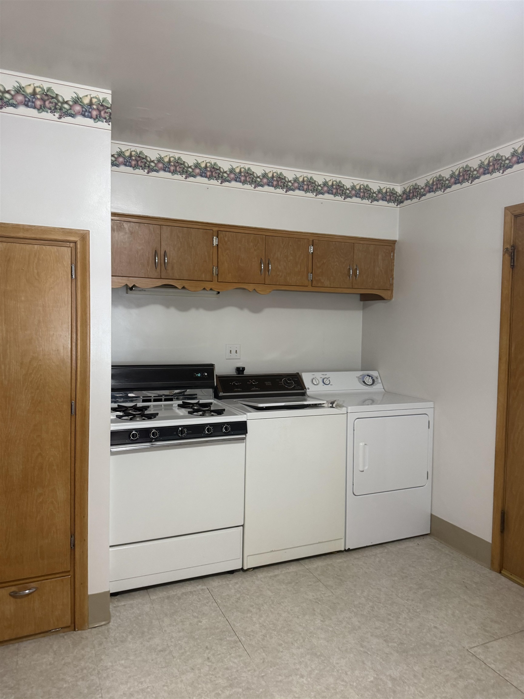 814 W 3RD Street