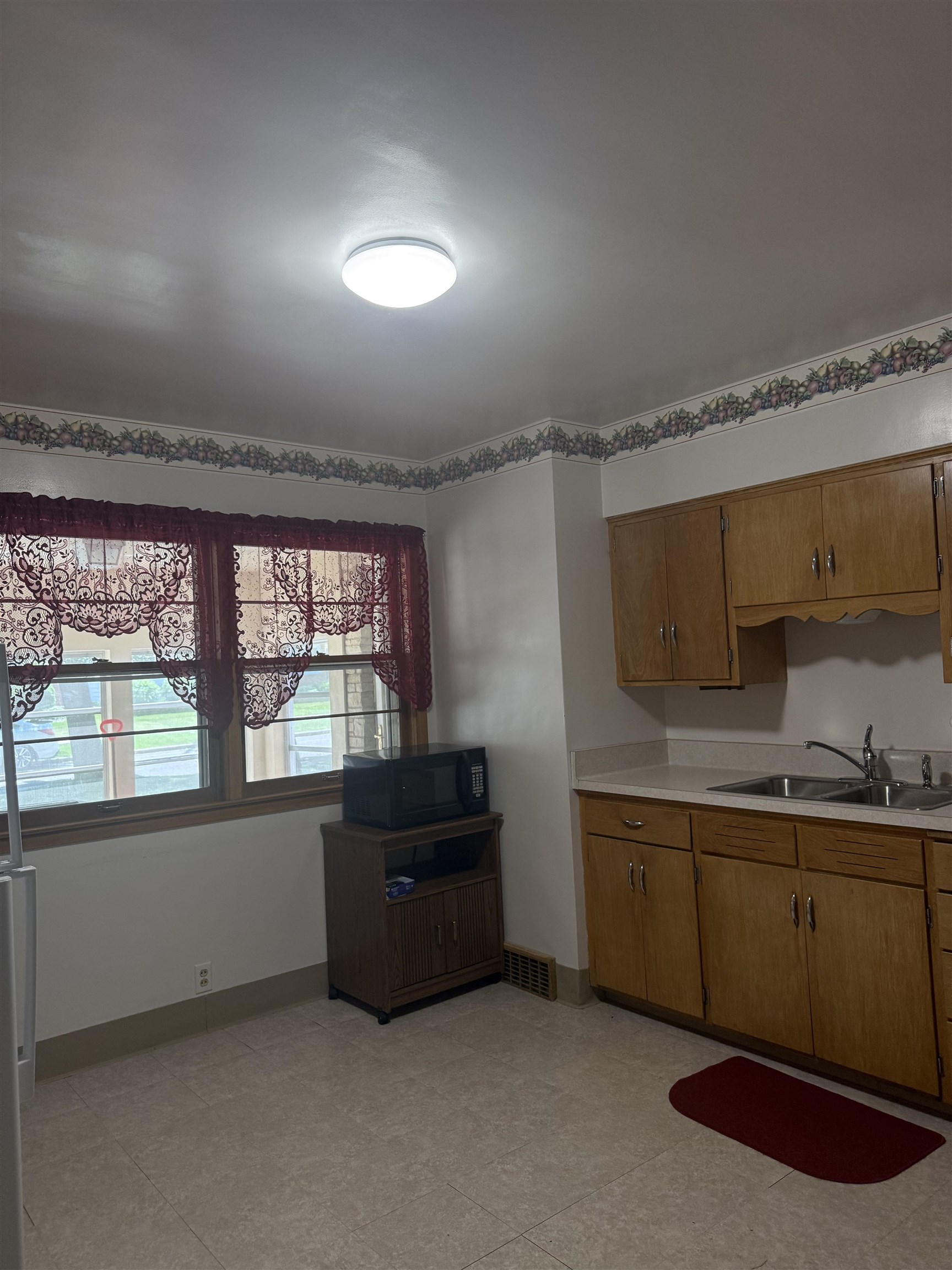 814 W 3RD Street