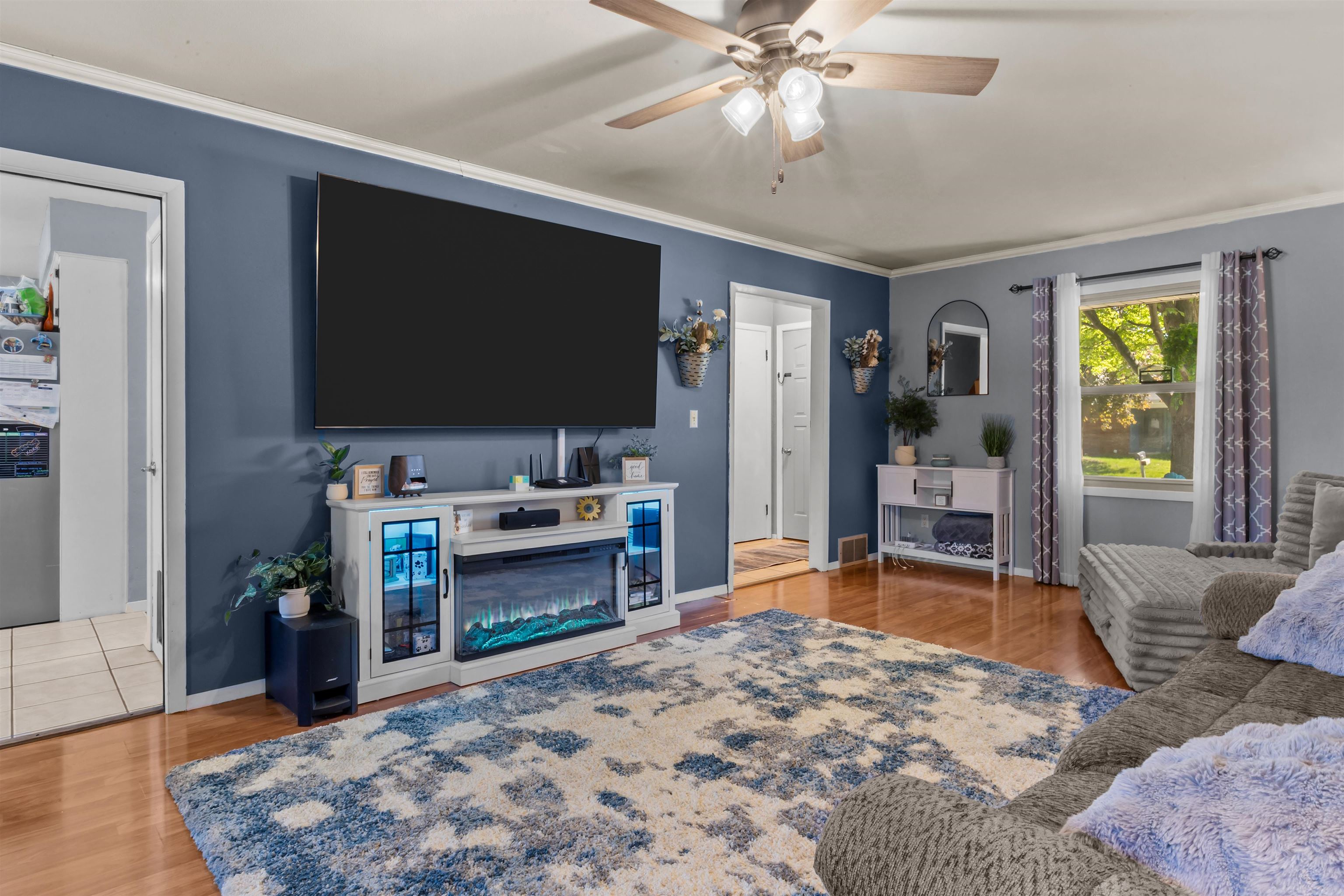 1147 GREEN ACRES Lane