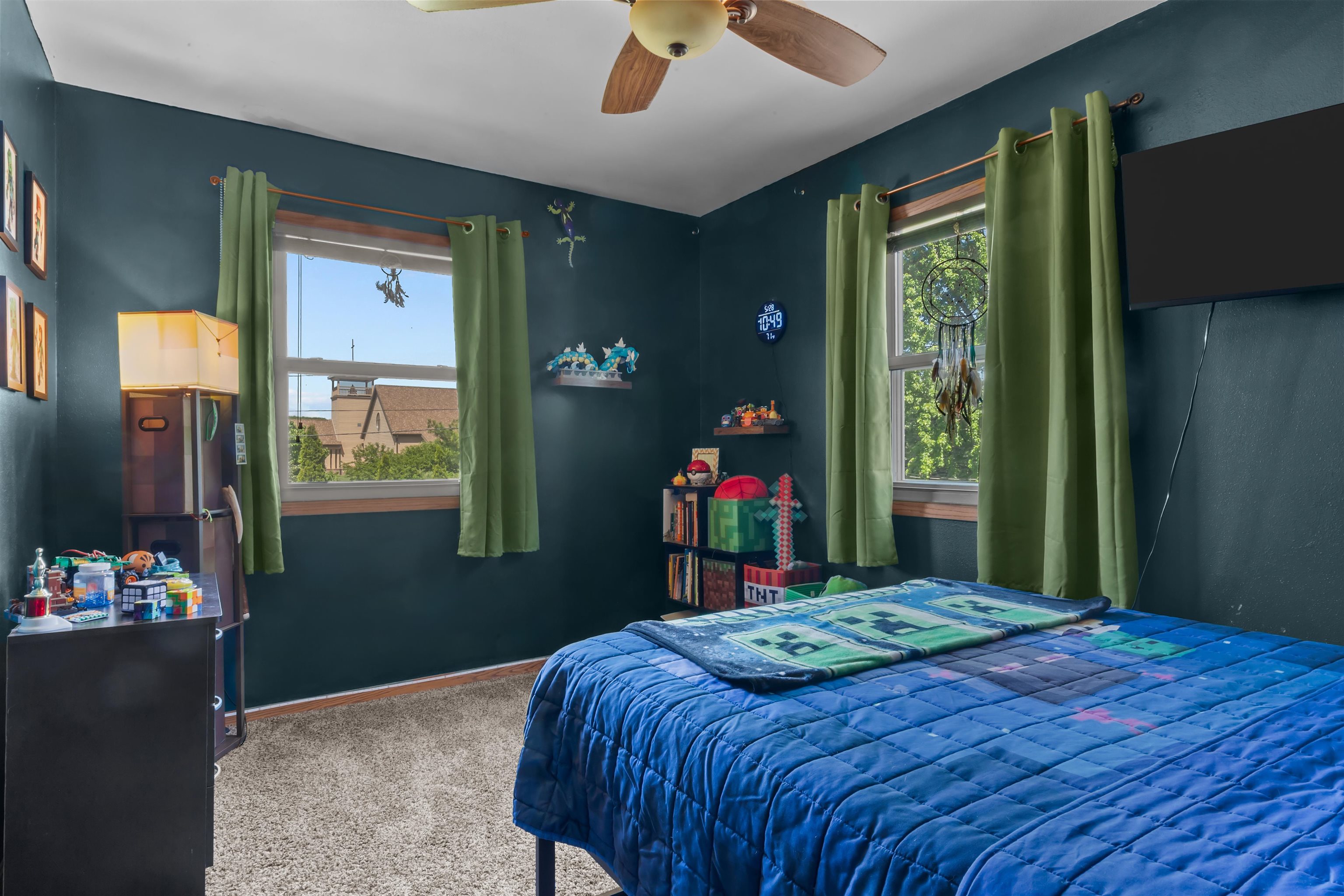 1147 GREEN ACRES Lane
