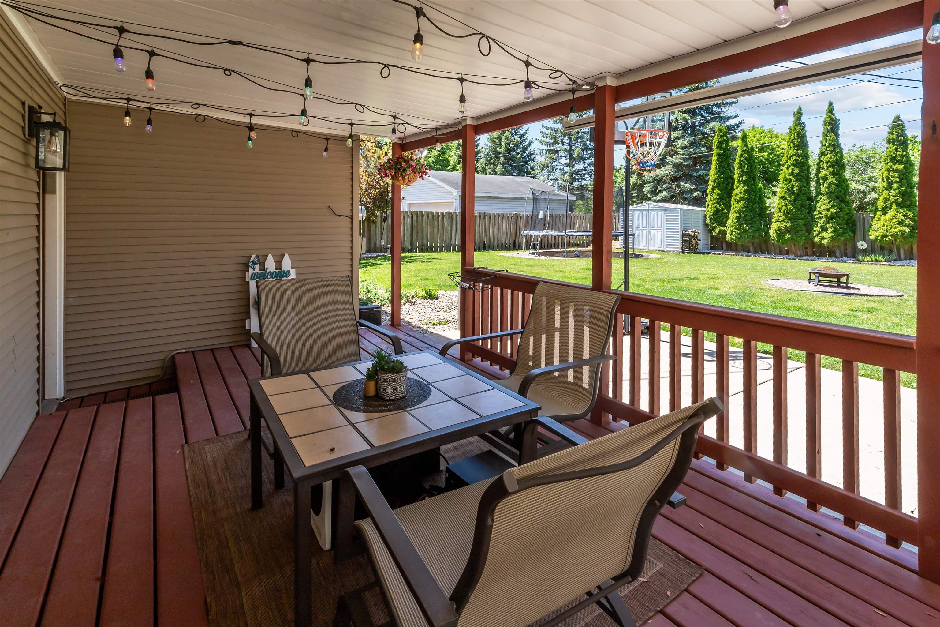 1147 GREEN ACRES Lane