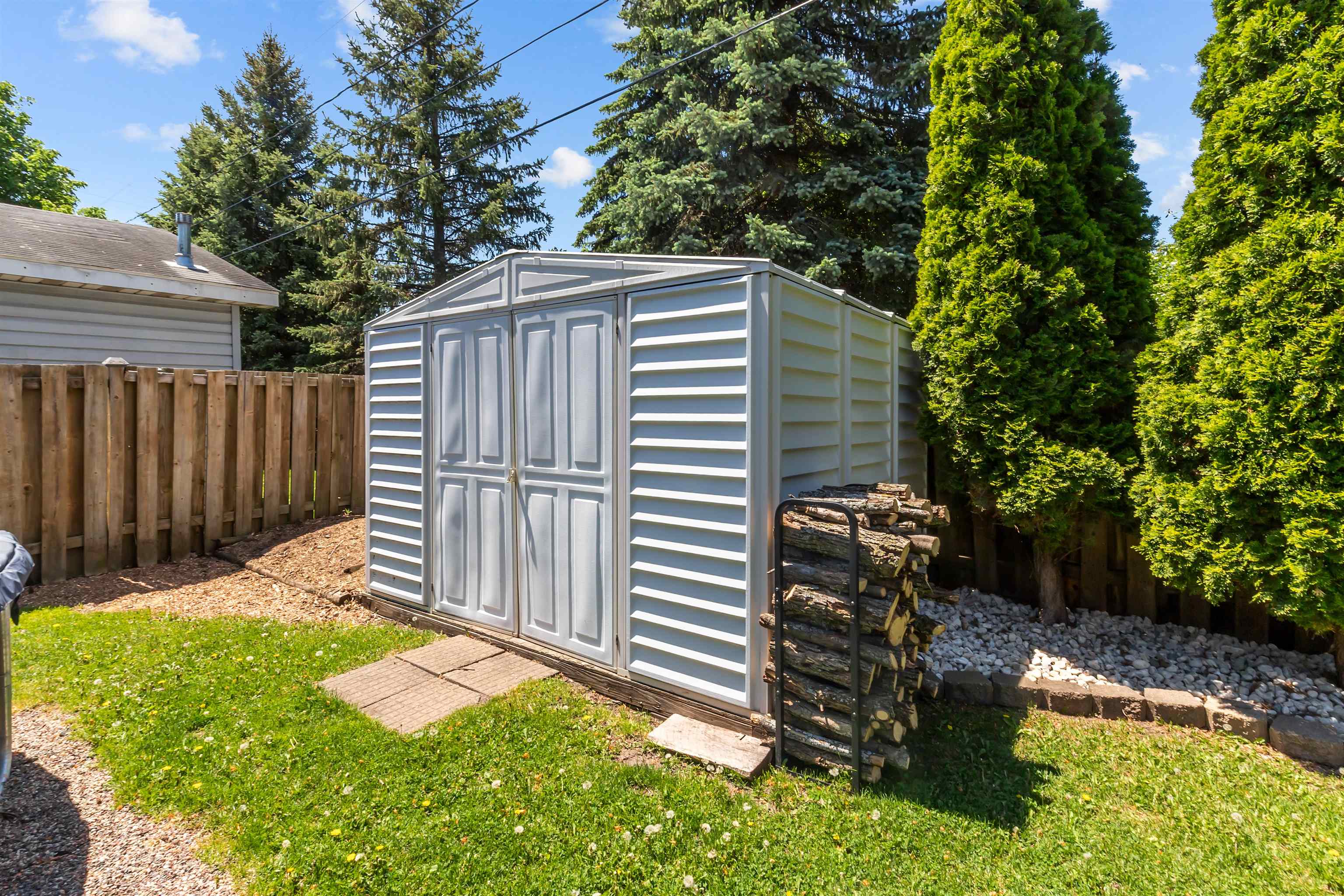 1147 GREEN ACRES Lane