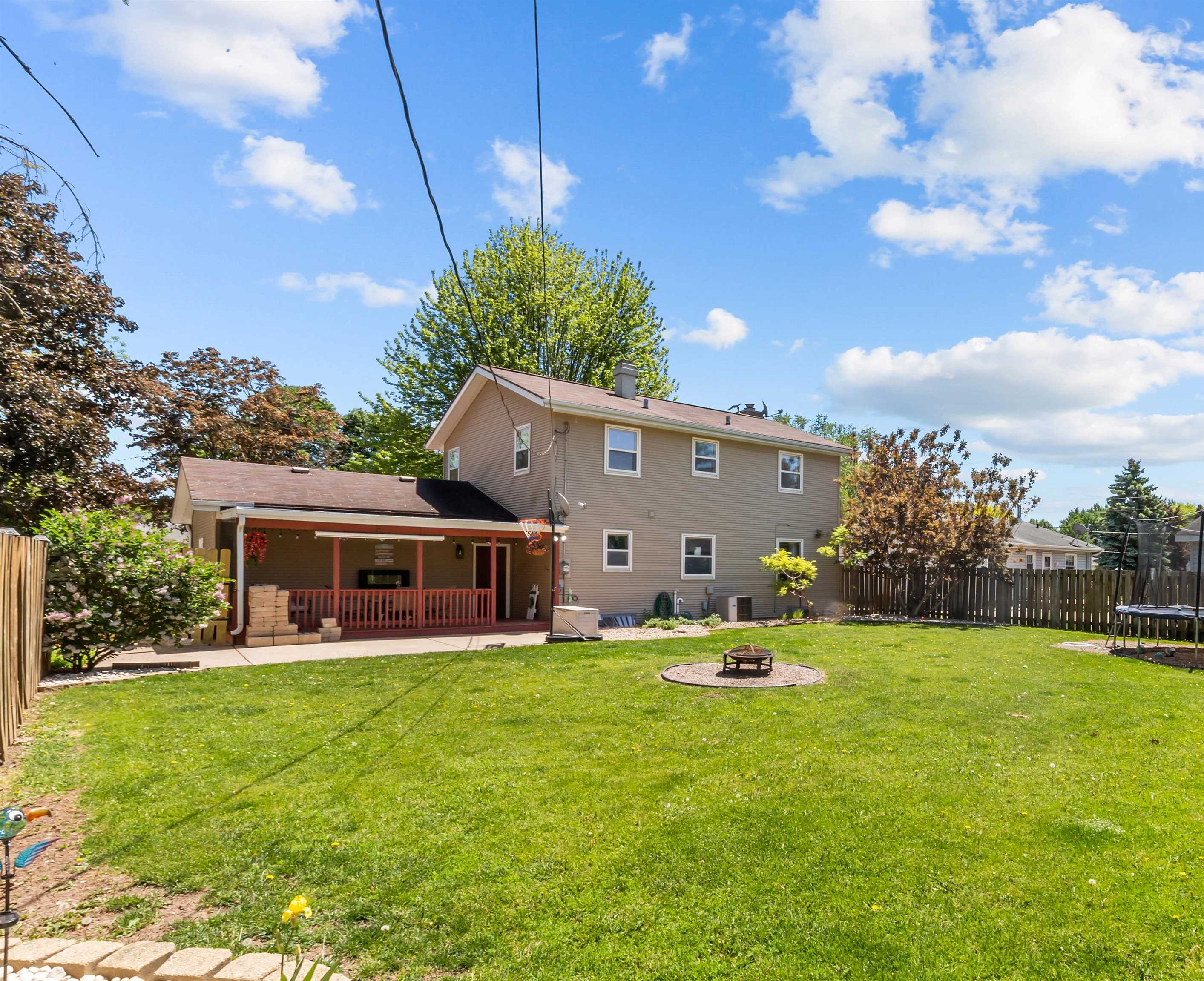 1147 GREEN ACRES Lane