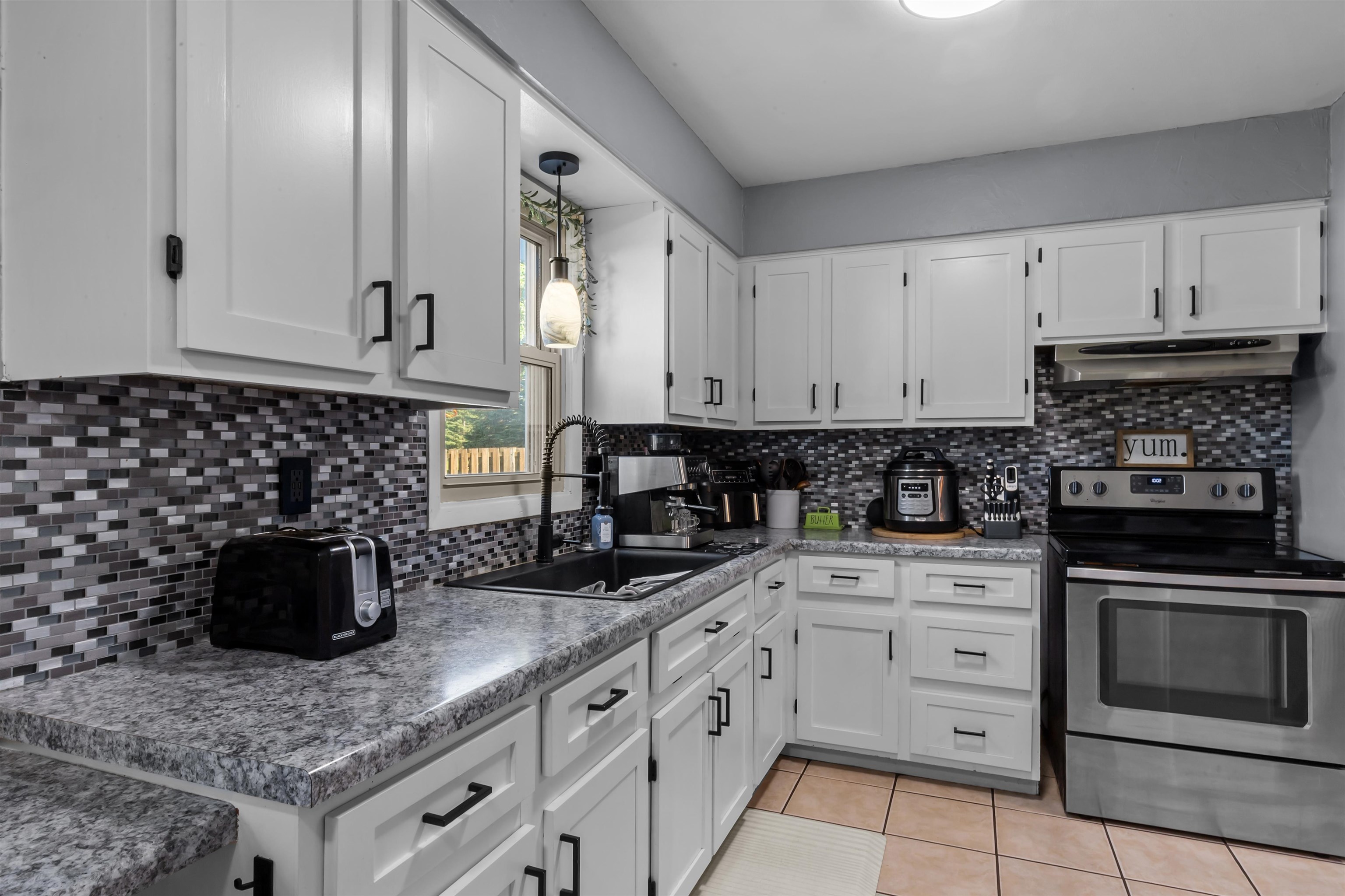 1147 GREEN ACRES Lane
