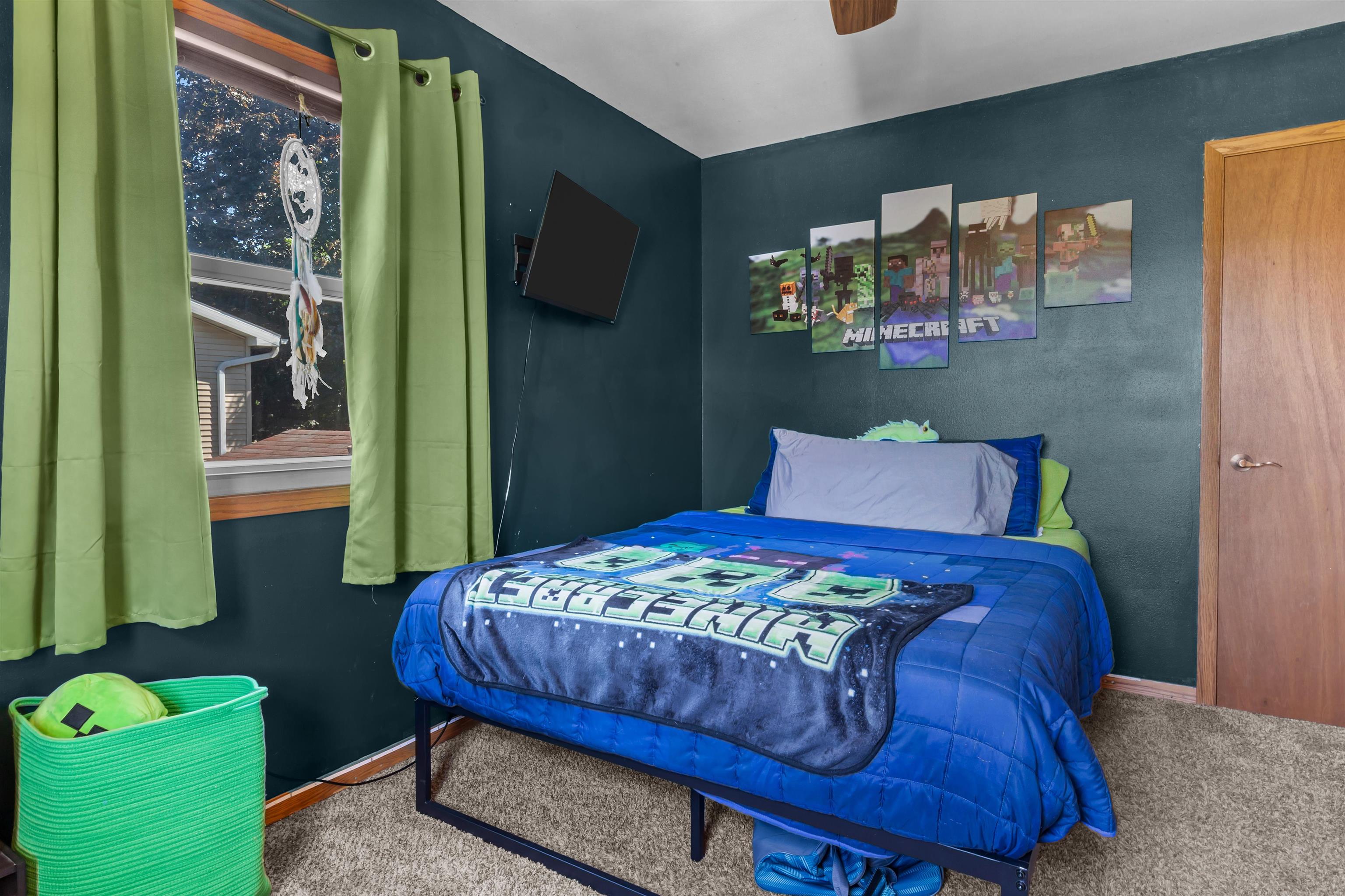 1147 GREEN ACRES Lane