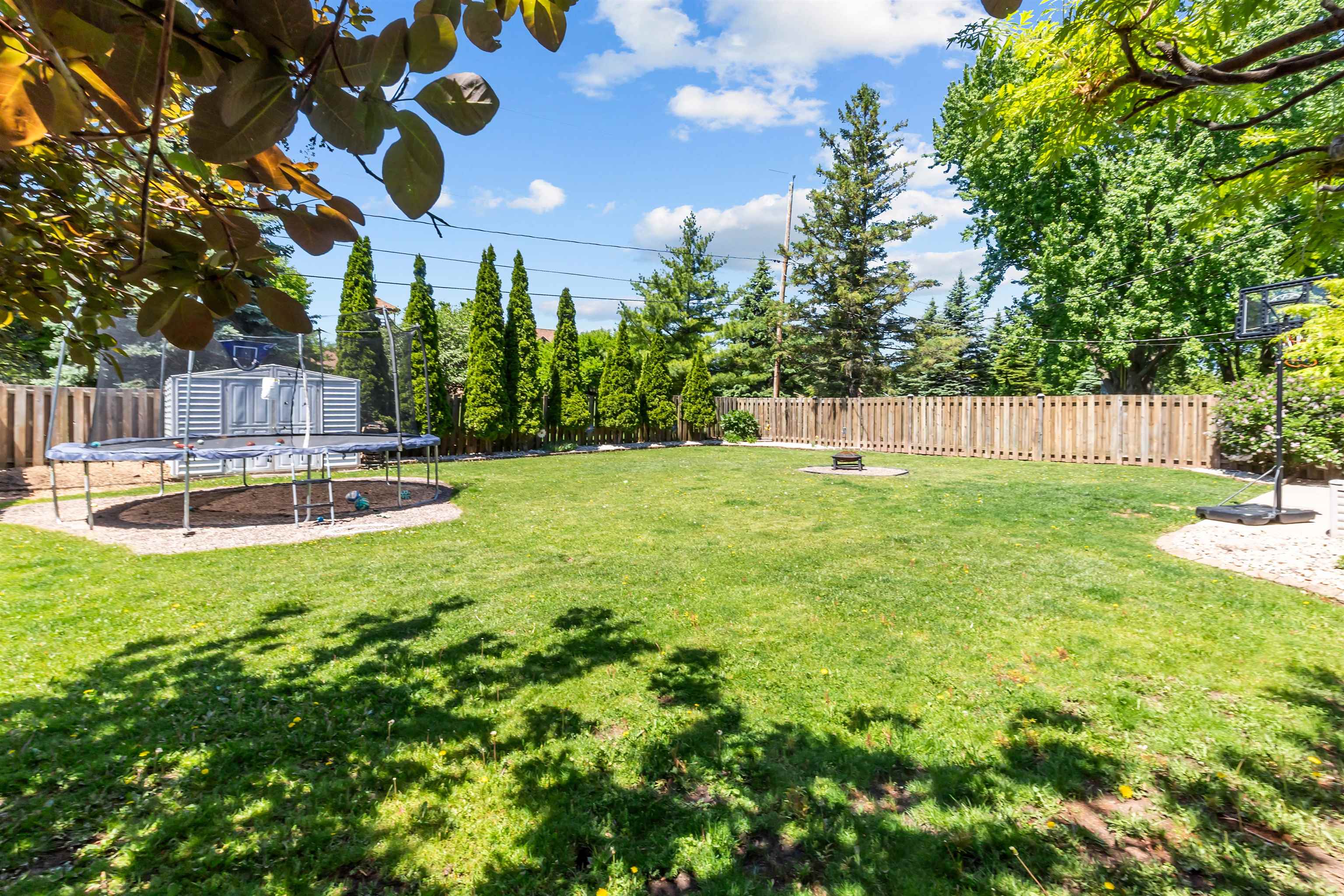 1147 GREEN ACRES Lane