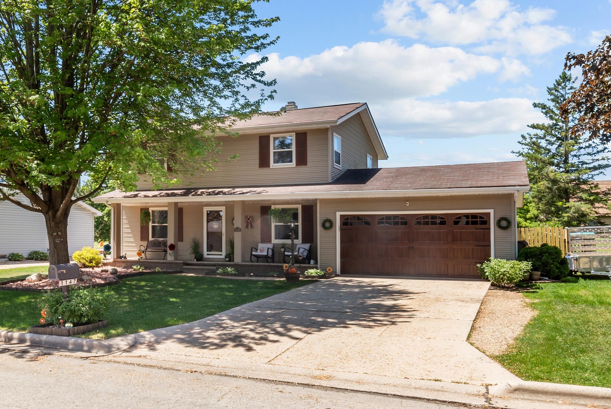 1147 GREEN ACRES Lane