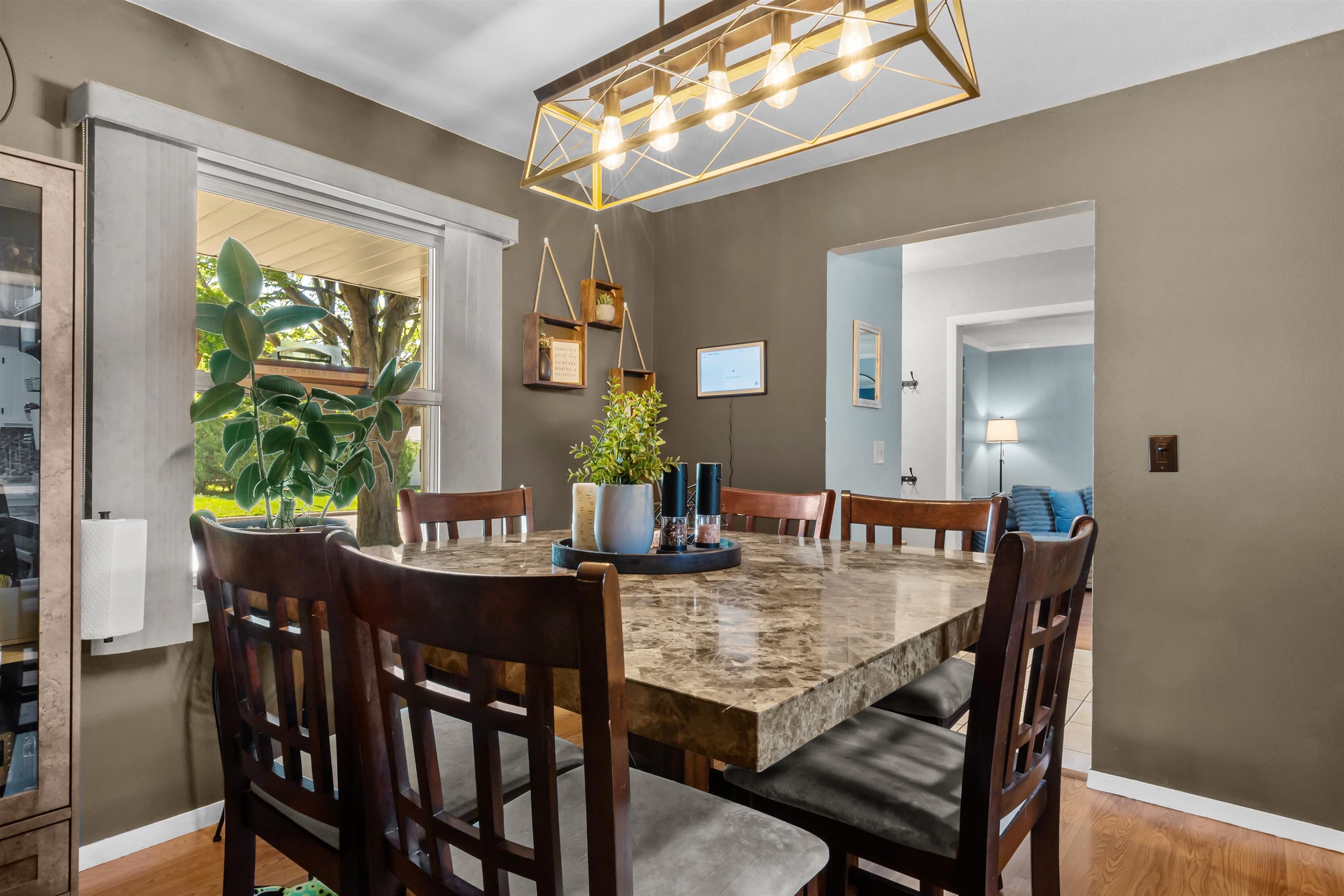 1147 GREEN ACRES Lane