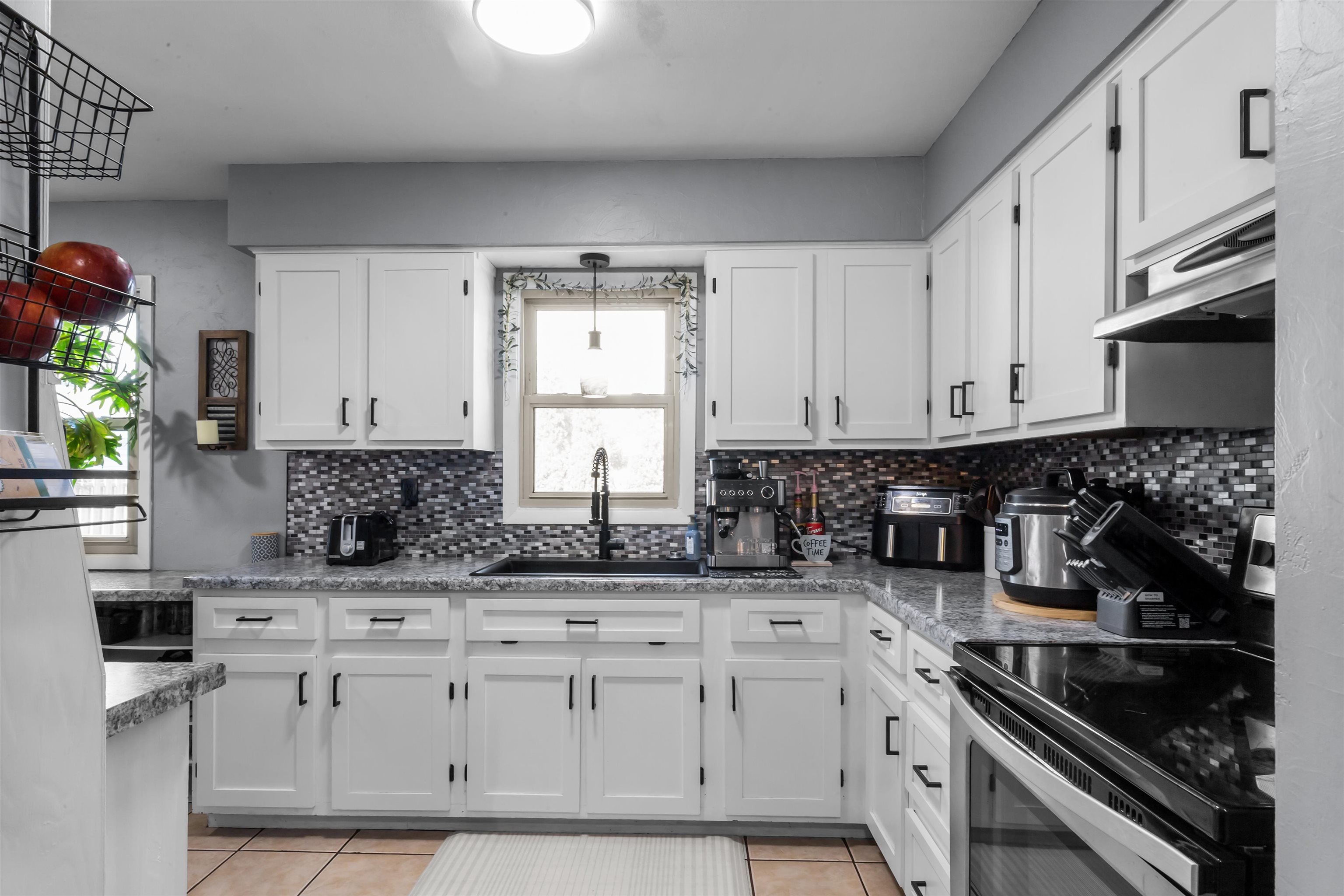 1147 GREEN ACRES Lane