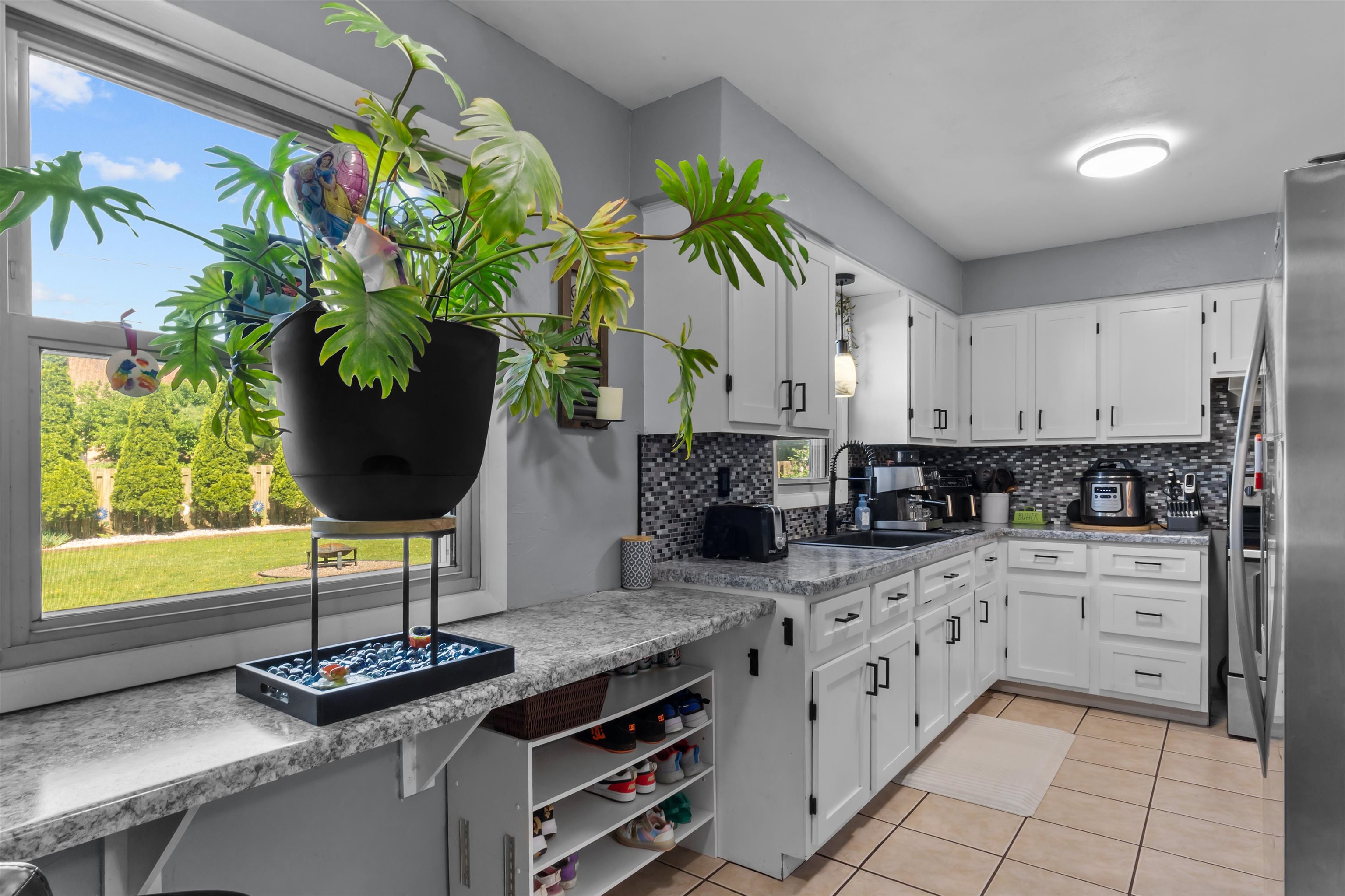 1147 GREEN ACRES Lane