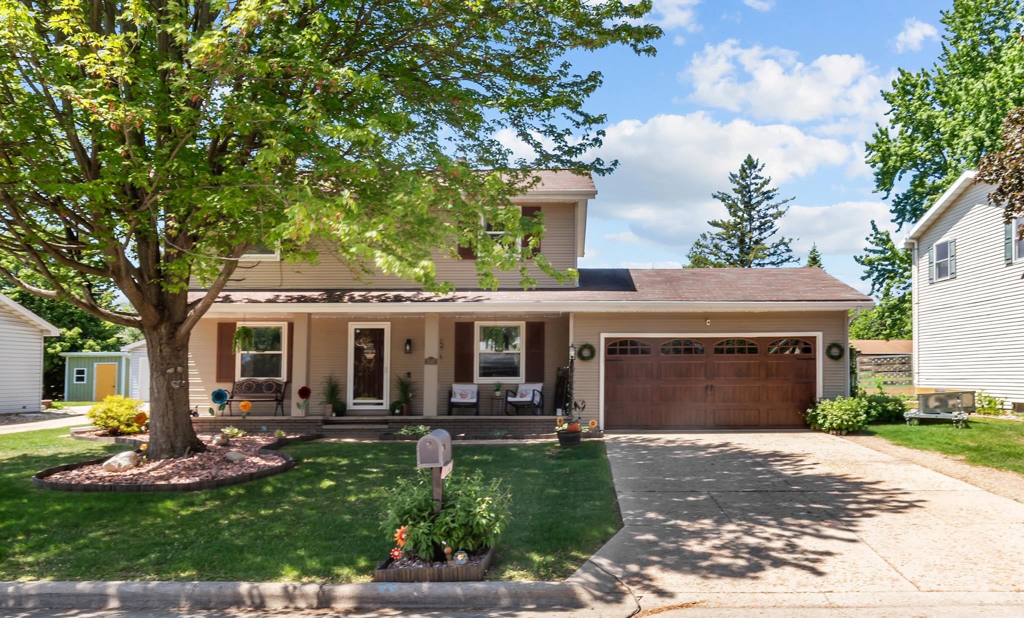 1147 GREEN ACRES Lane