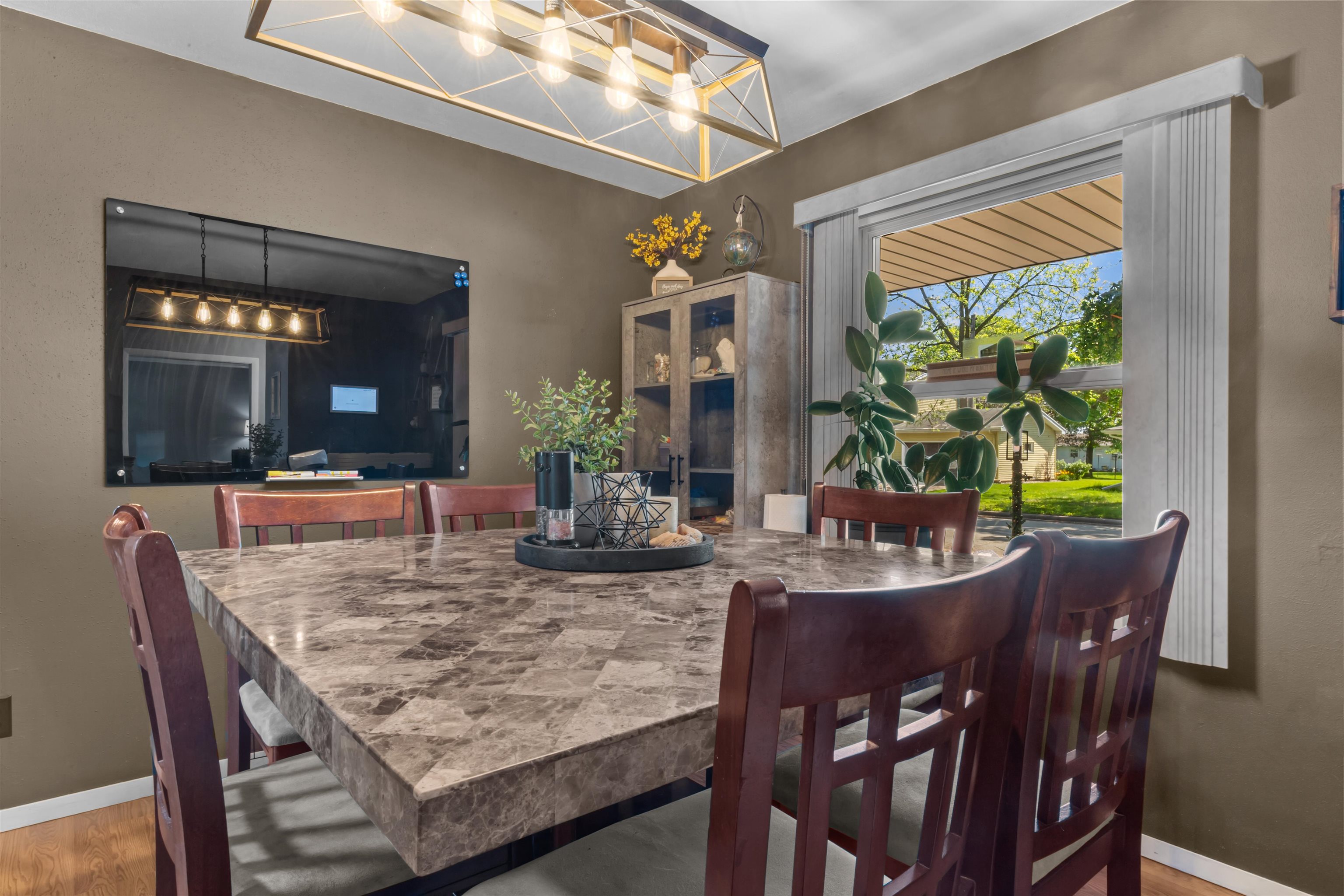 1147 GREEN ACRES Lane