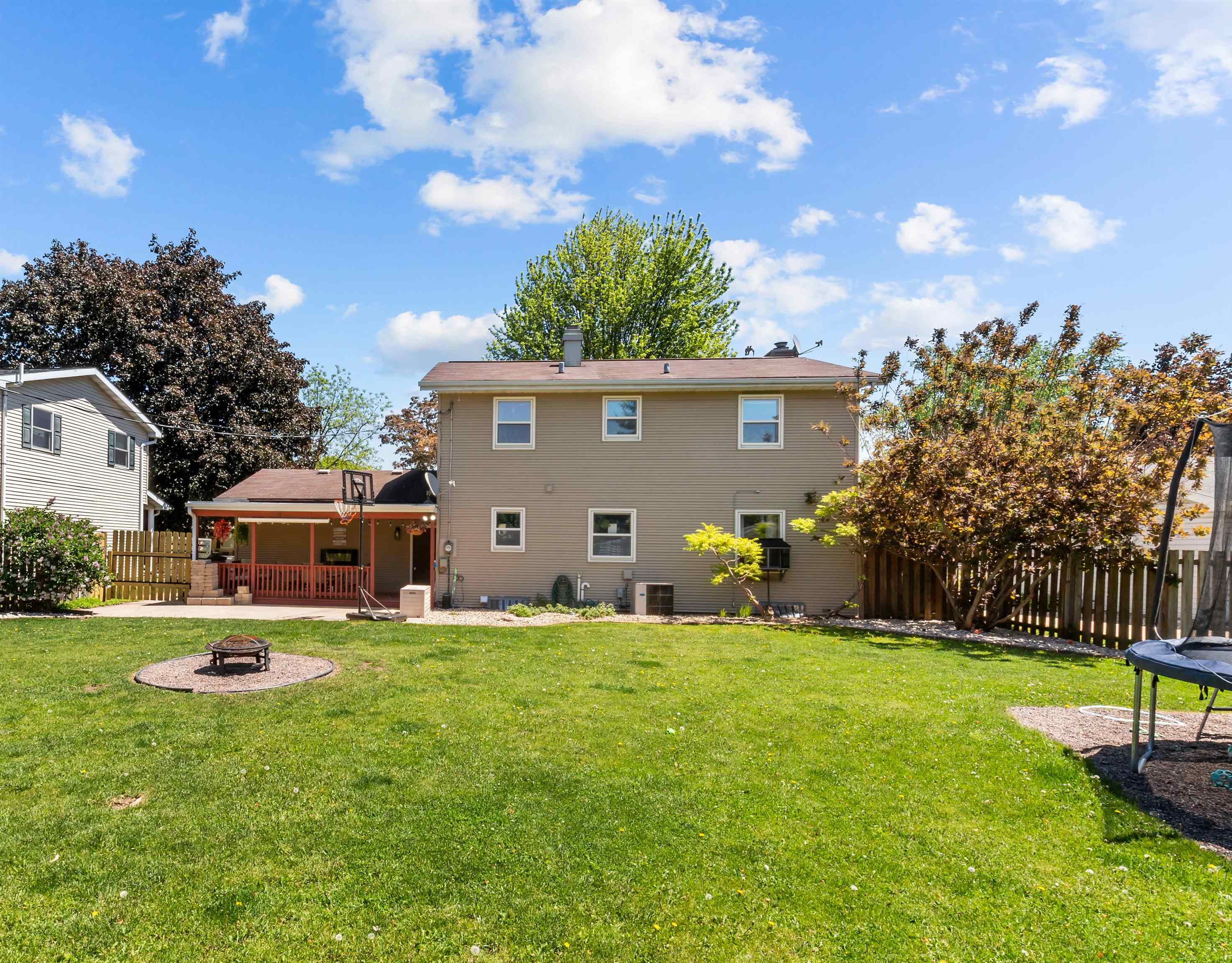 1147 GREEN ACRES Lane